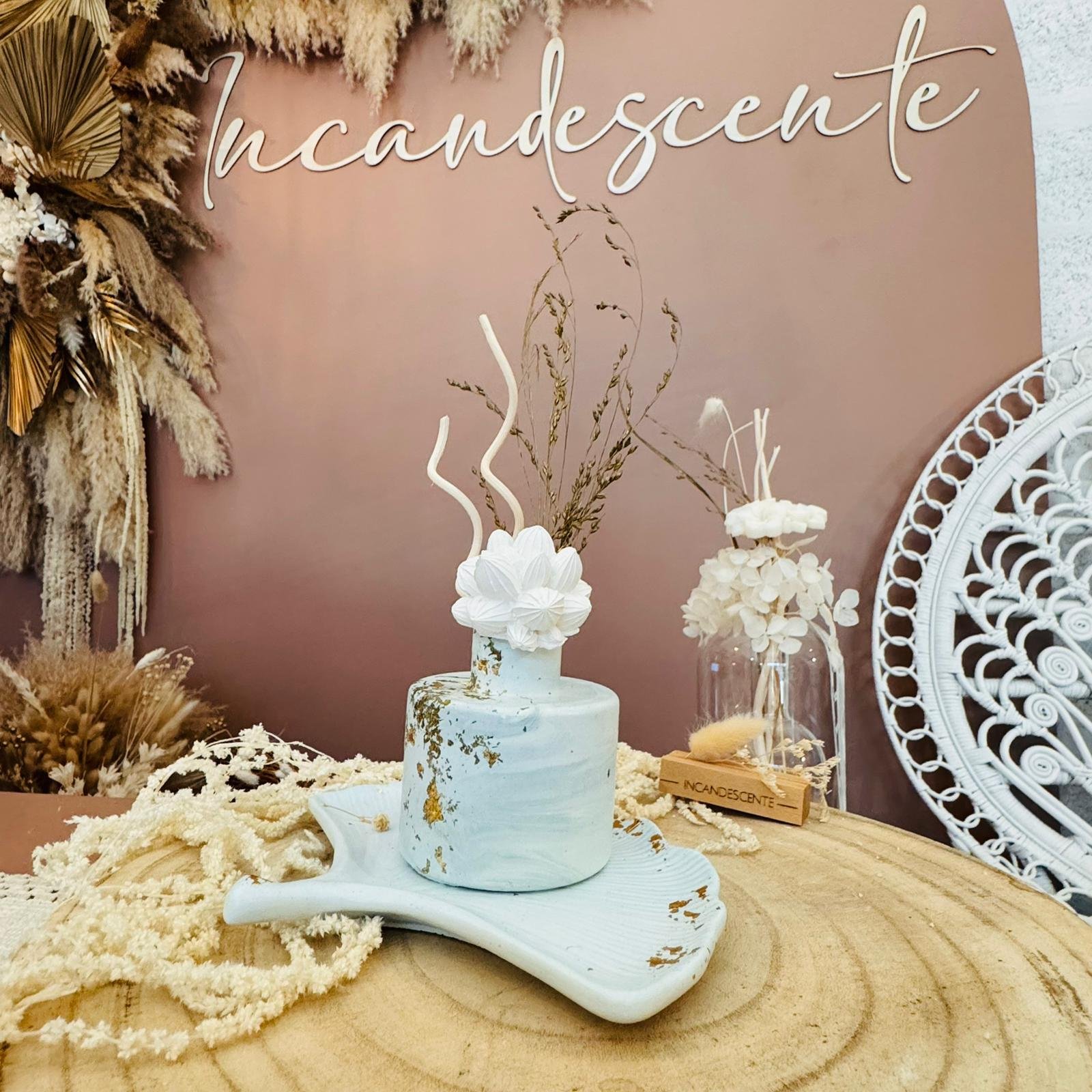 Diffuseur/vase en plâtre et sa coupelle