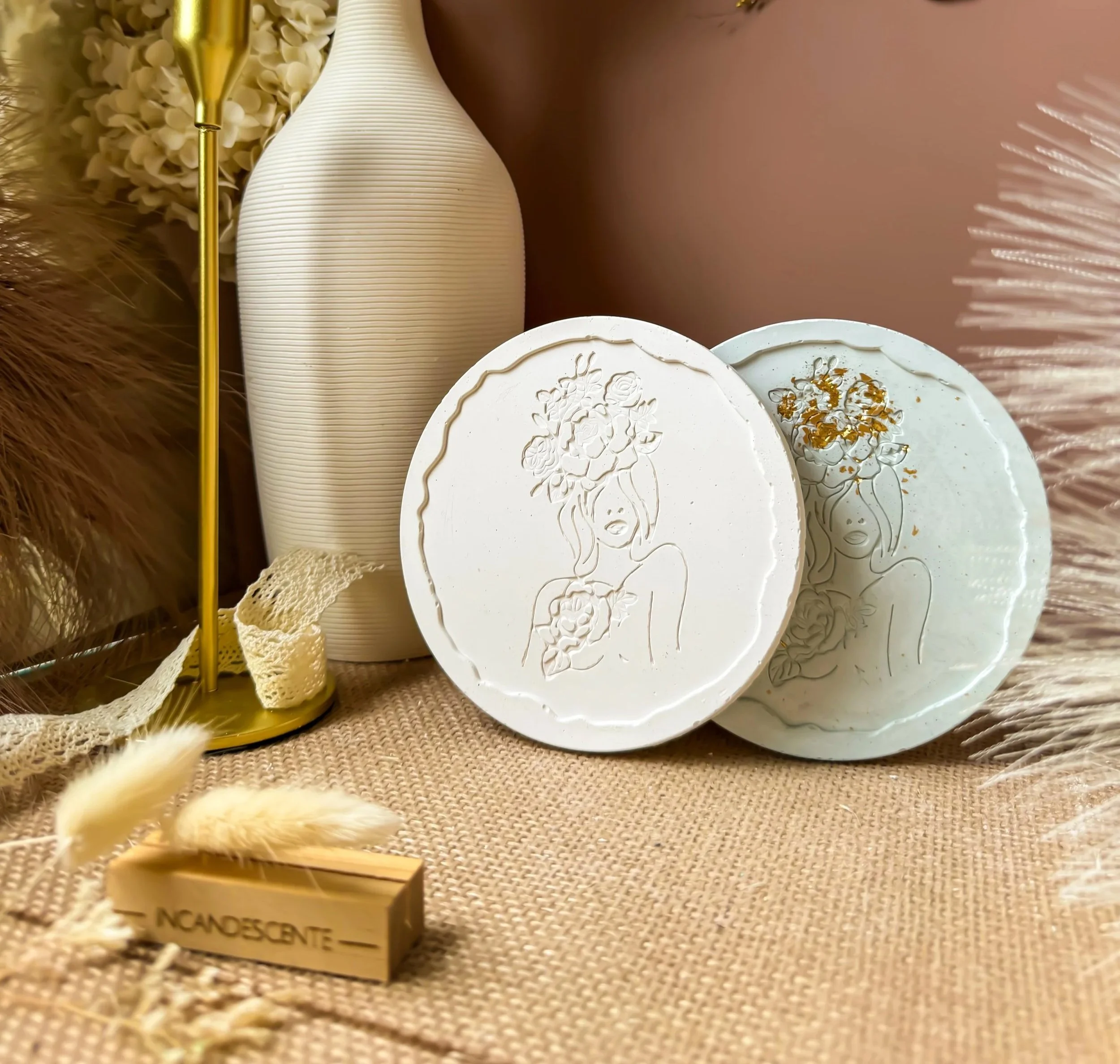 Plateau rond femme en plâtre