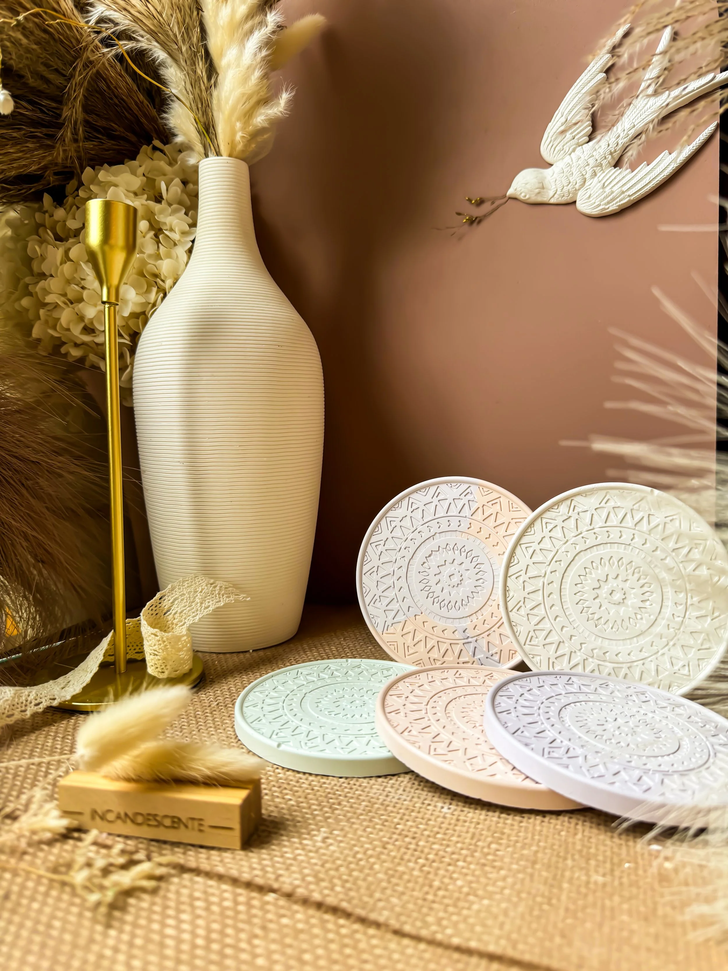 plateau rond motif chevron en  plâtre