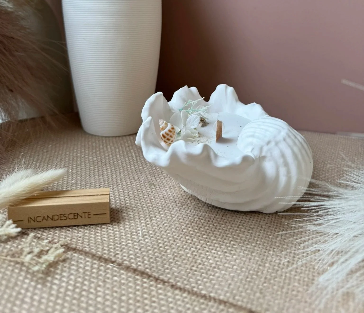 Bougie coquillage en fleur en plâtre