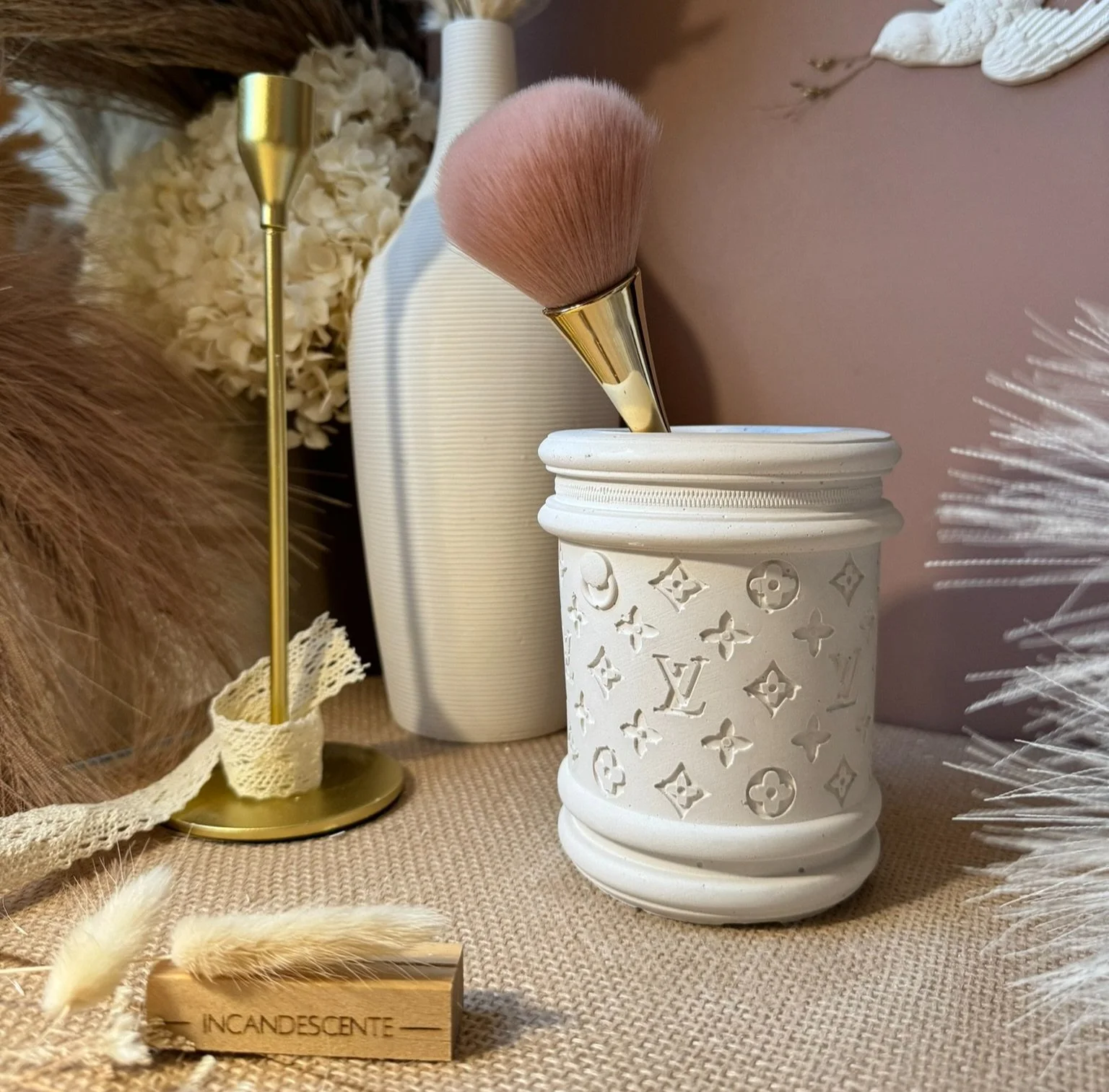 Pot/bougie Lv en plâtre parfumé