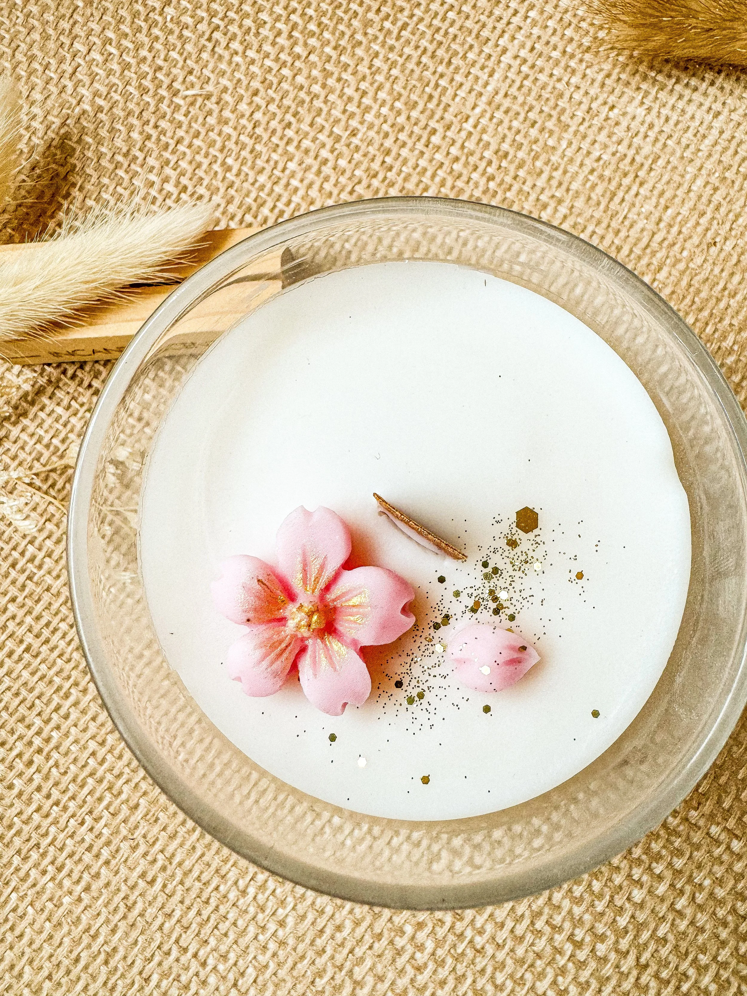Bougie petite fleur de sakura et son pot en verre