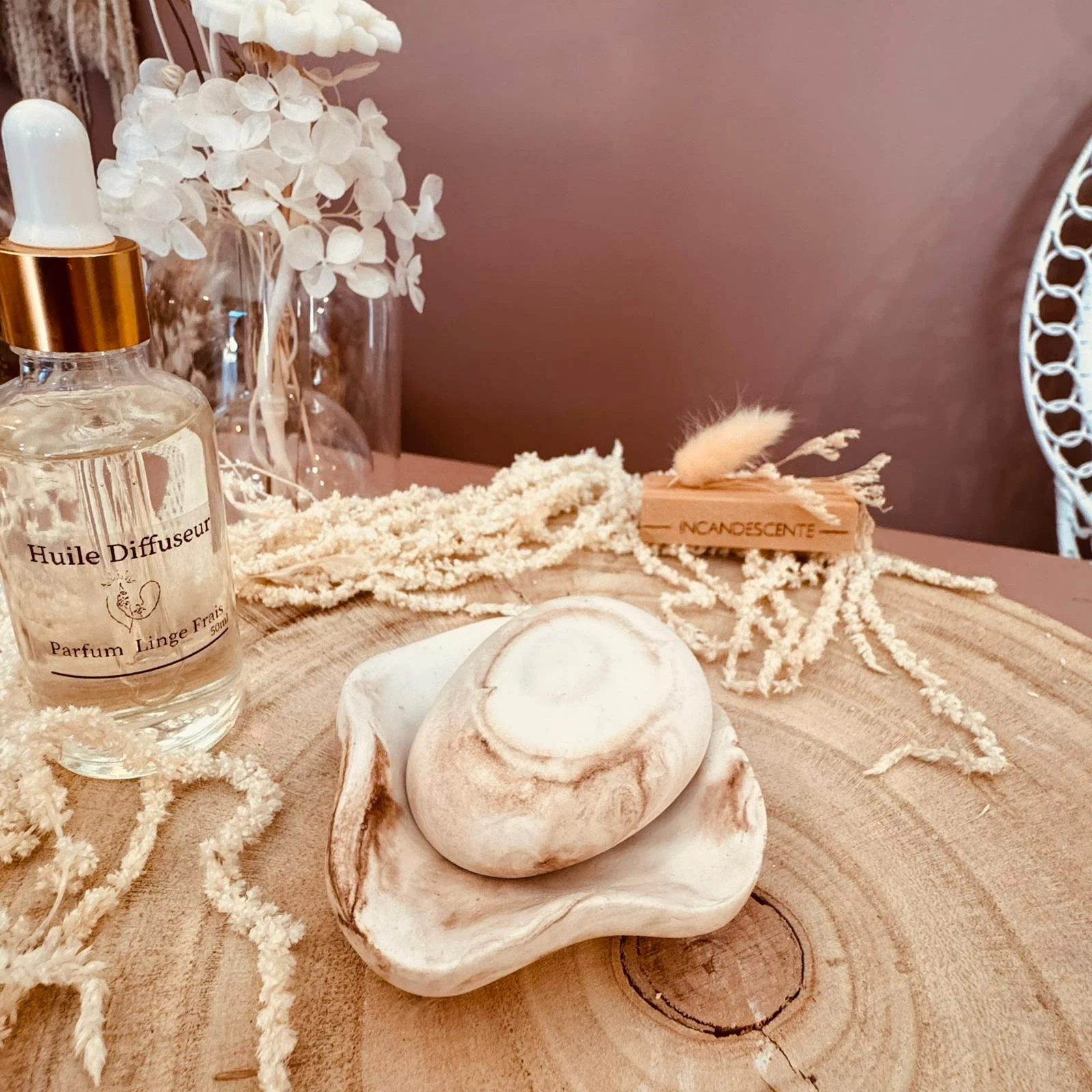 Diffuseur de parfum coupelle et son galet