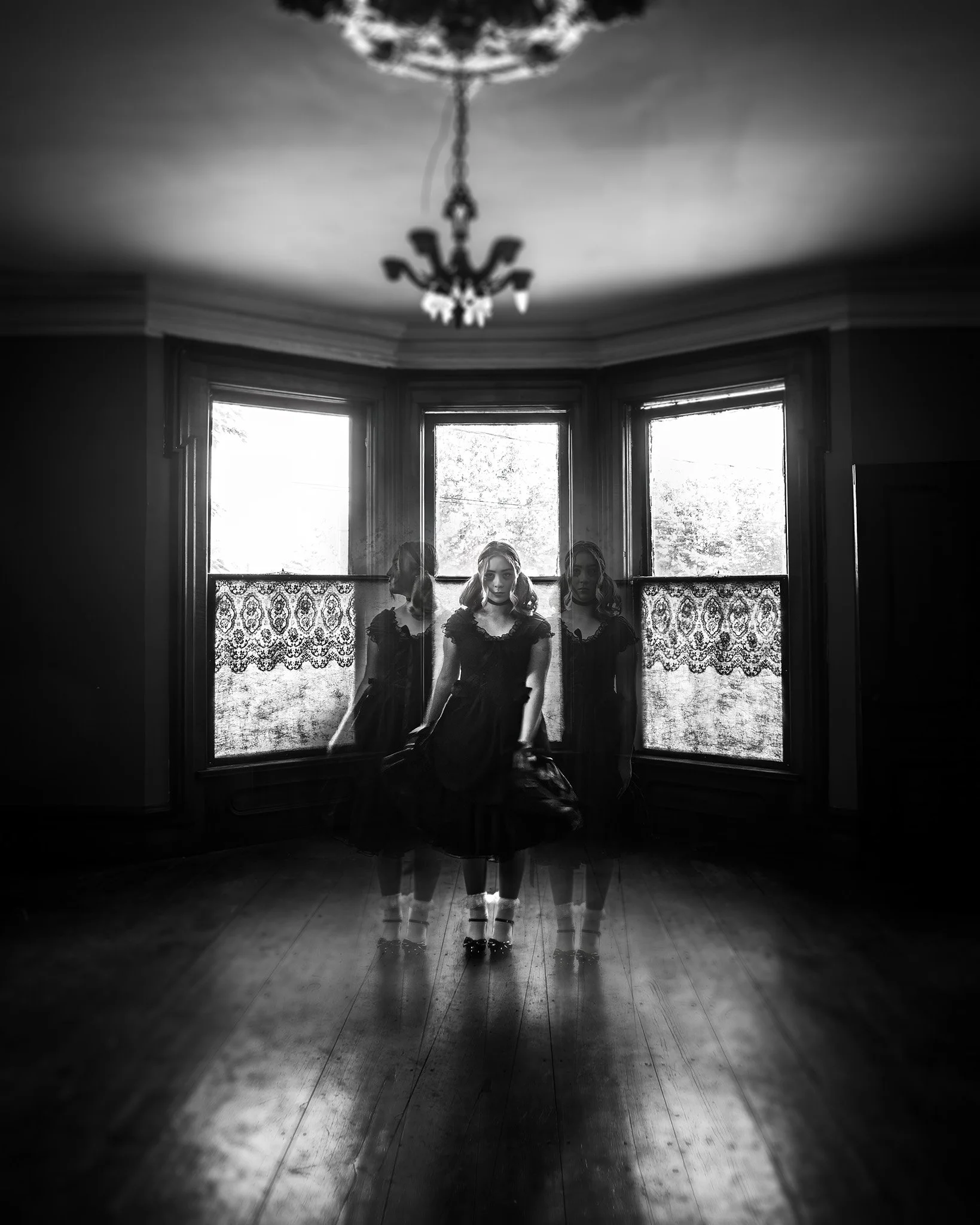 A Haunted House and a Lot of Fun: Halloween Photoshoot Inspiration | by Holly Awwad