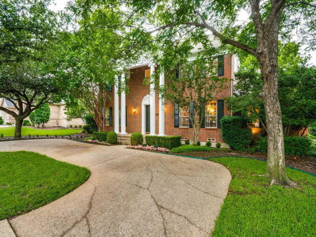 2209-creekside-cir-n-irving-tx-75063-MLS-1.jpg