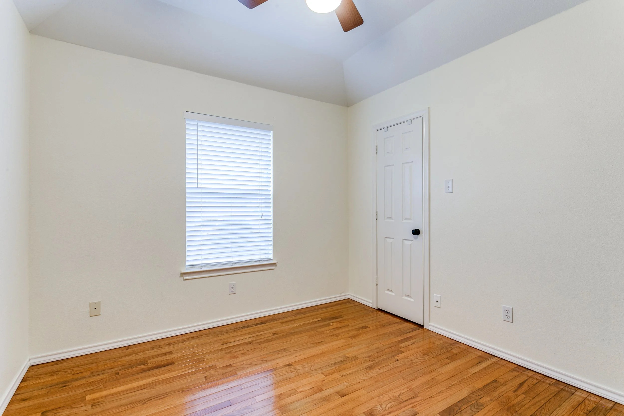 7844-hidden-oaks-dr-north-richland-hills-tx-76182-High-Res-14.jpg