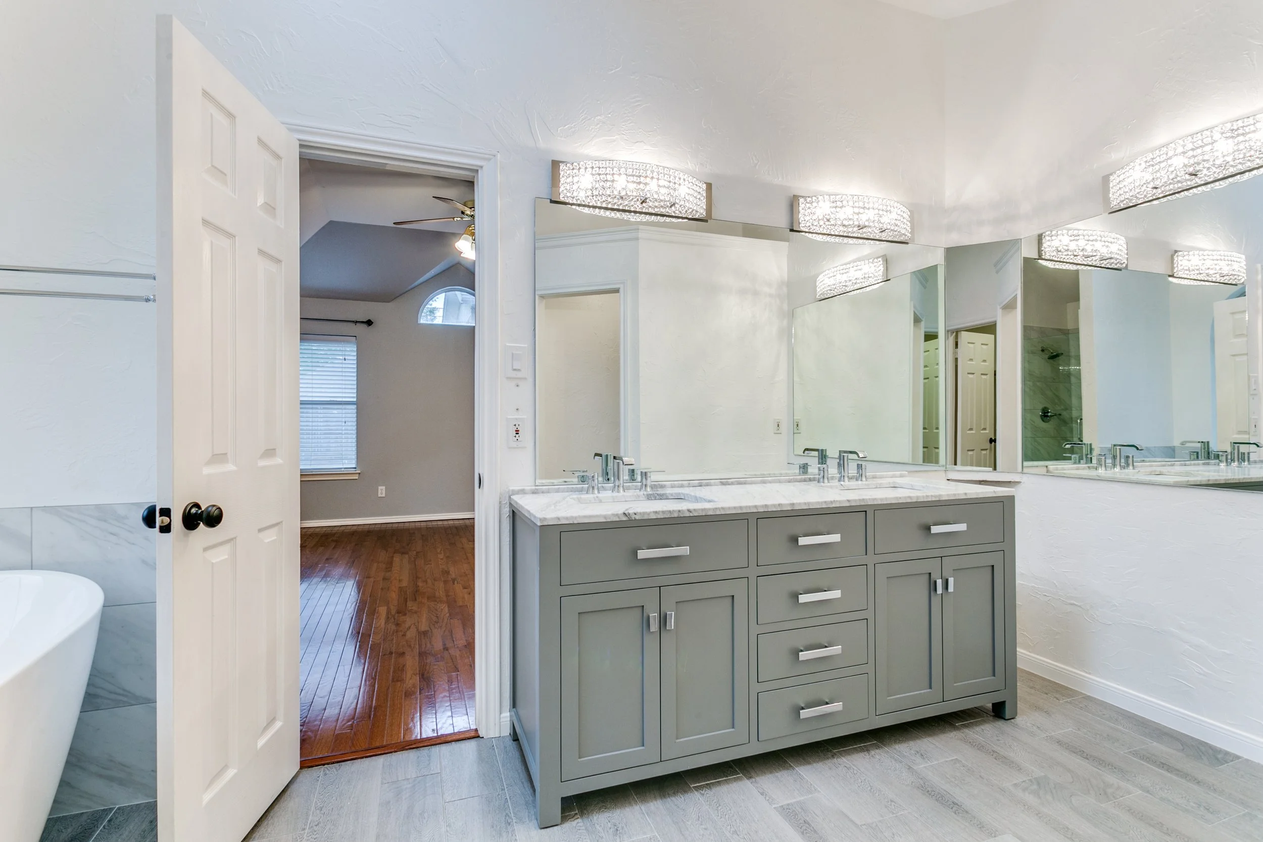 7844-hidden-oaks-dr-north-richland-hills-tx-76182-High-Res-17.jpg