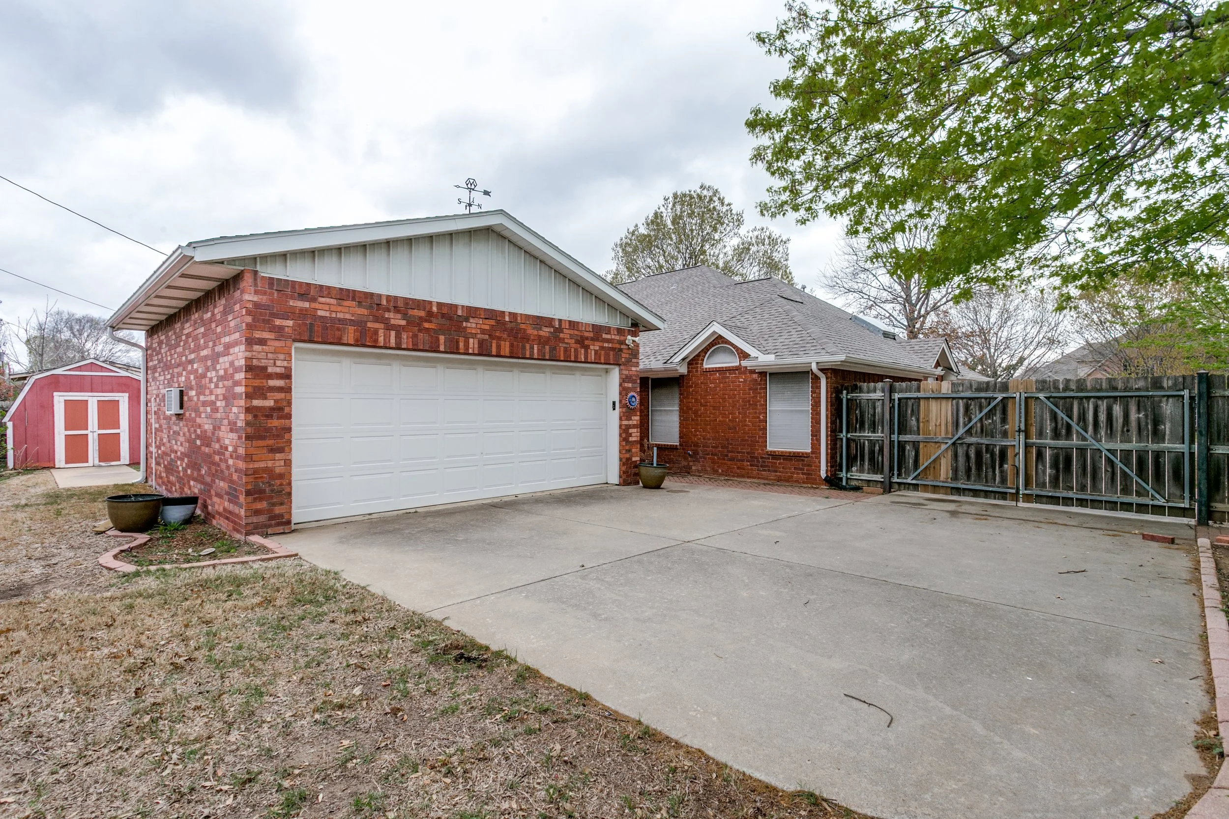 7844-hidden-oaks-dr-north-richland-hills-tx-76182-High-Res-25.jpg