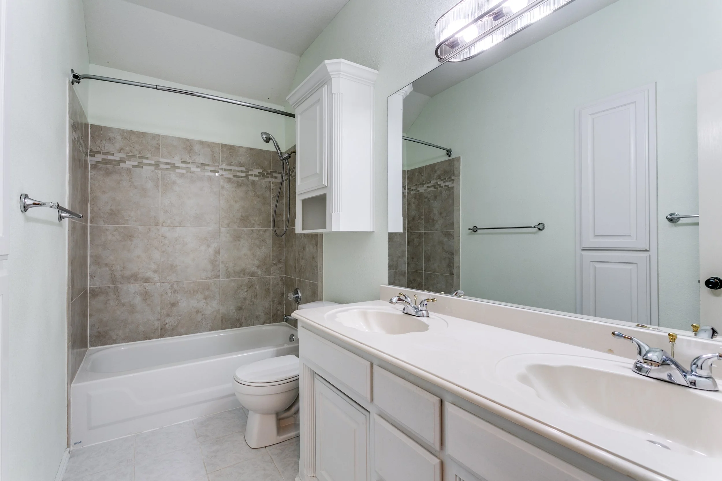 7844-hidden-oaks-dr-north-richland-hills-tx-76182-High-Res-15.jpg