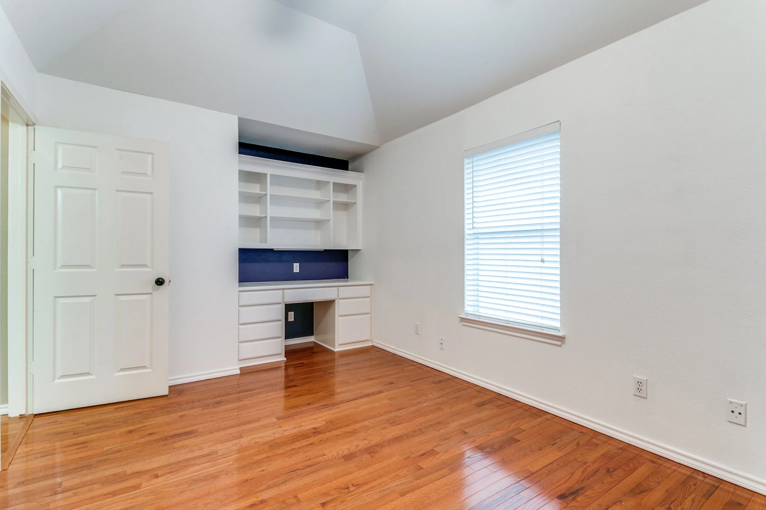 7844-hidden-oaks-dr-north-richland-hills-tx-76182-High-Res-16.jpg