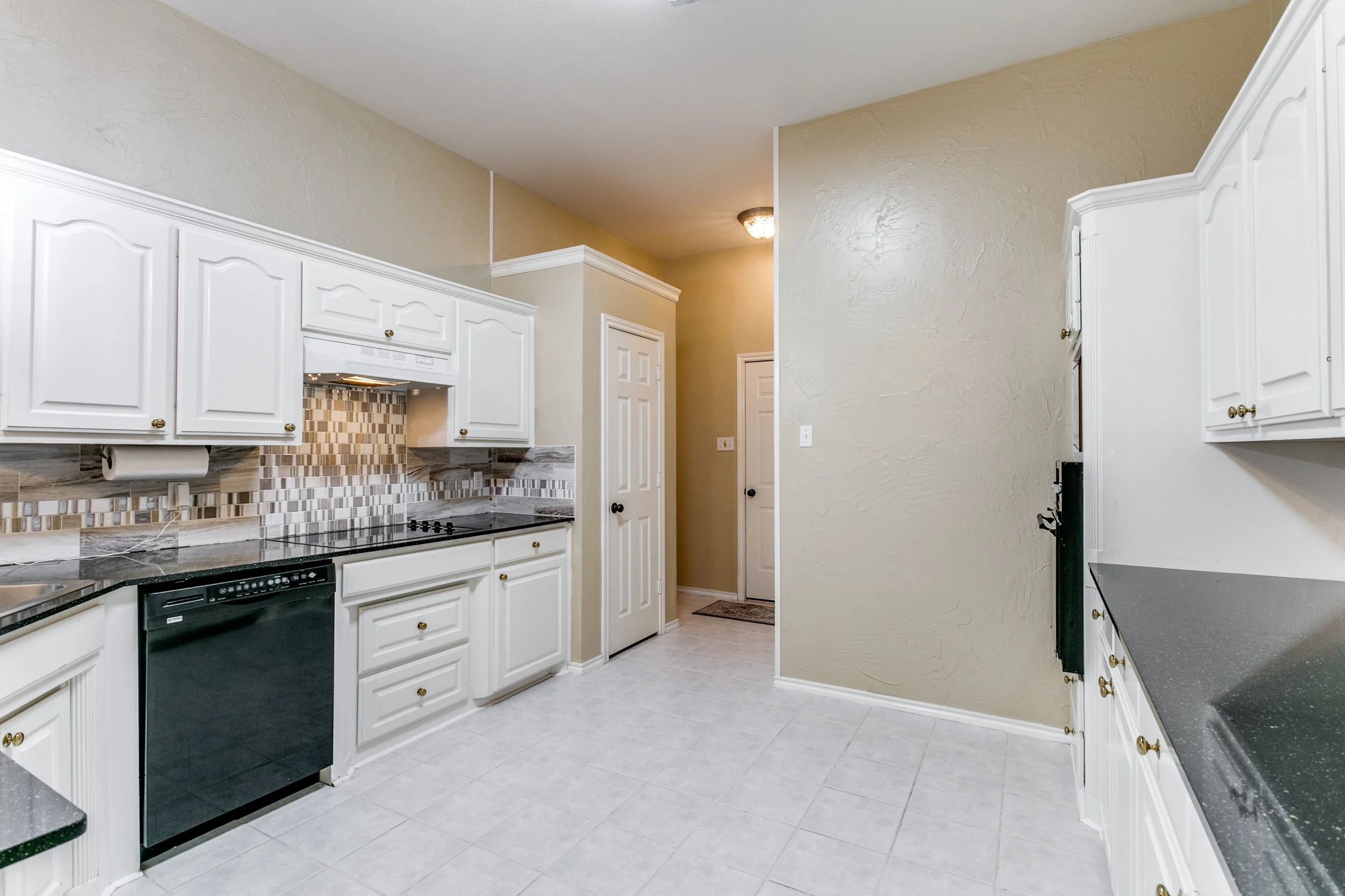 7844-hidden-oaks-dr-north-richland-hills-tx-76182-High-Res-9.jpg