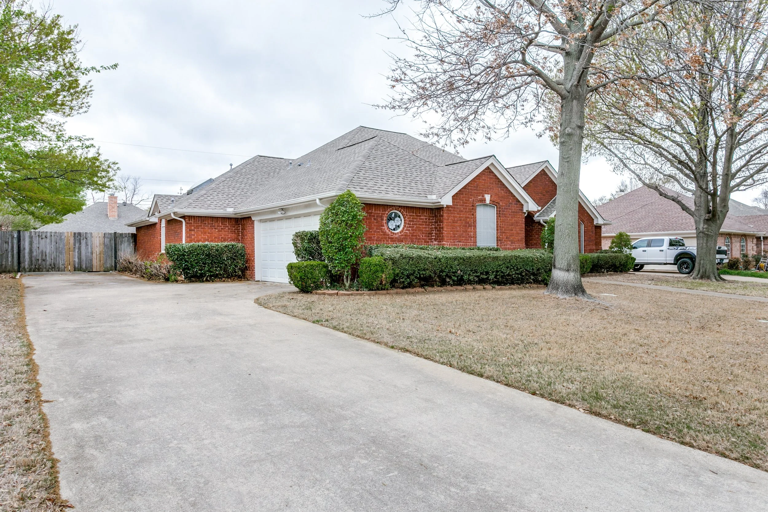 7844-hidden-oaks-dr-north-richland-hills-tx-76182-High-Res-2.jpg