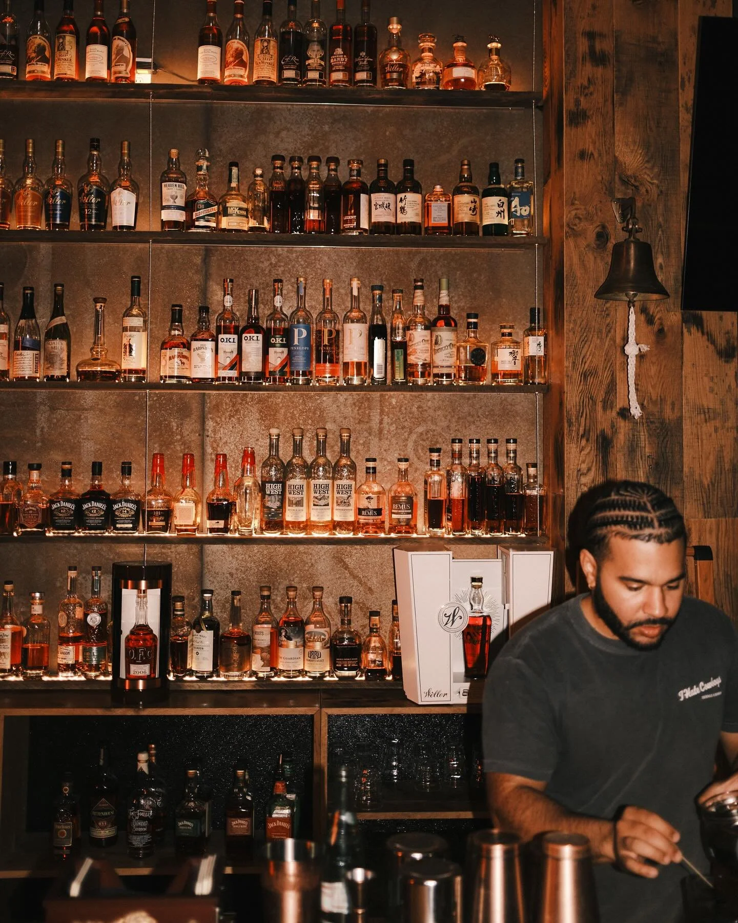 closed for a private event until 10p. 

vinyl night 10p 💿