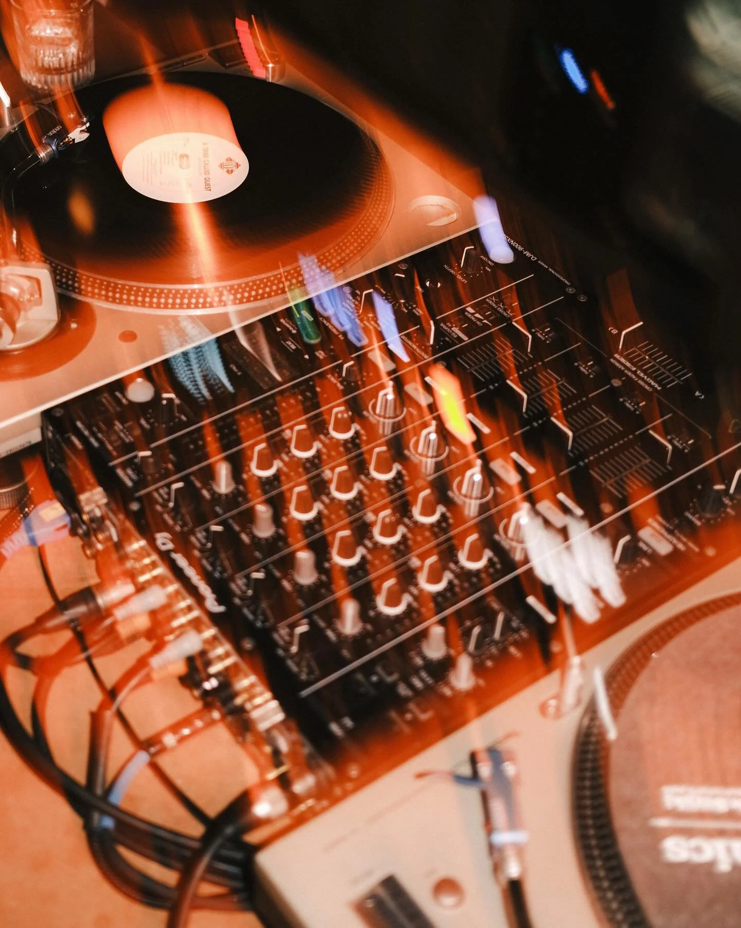 saturday vinyl 💿

doors open at 4p + vinyl at 10p