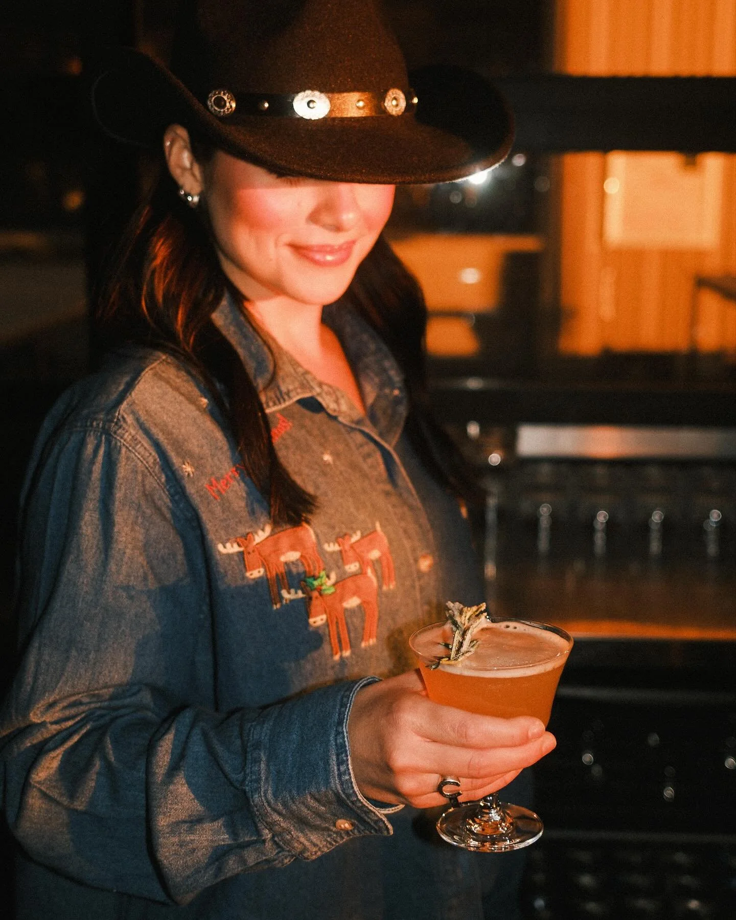 sleigh bell 🔔 

wheatley, pineapple, apricot, allspice dram, bubbles

 doors open 4p + vinyl night 10p