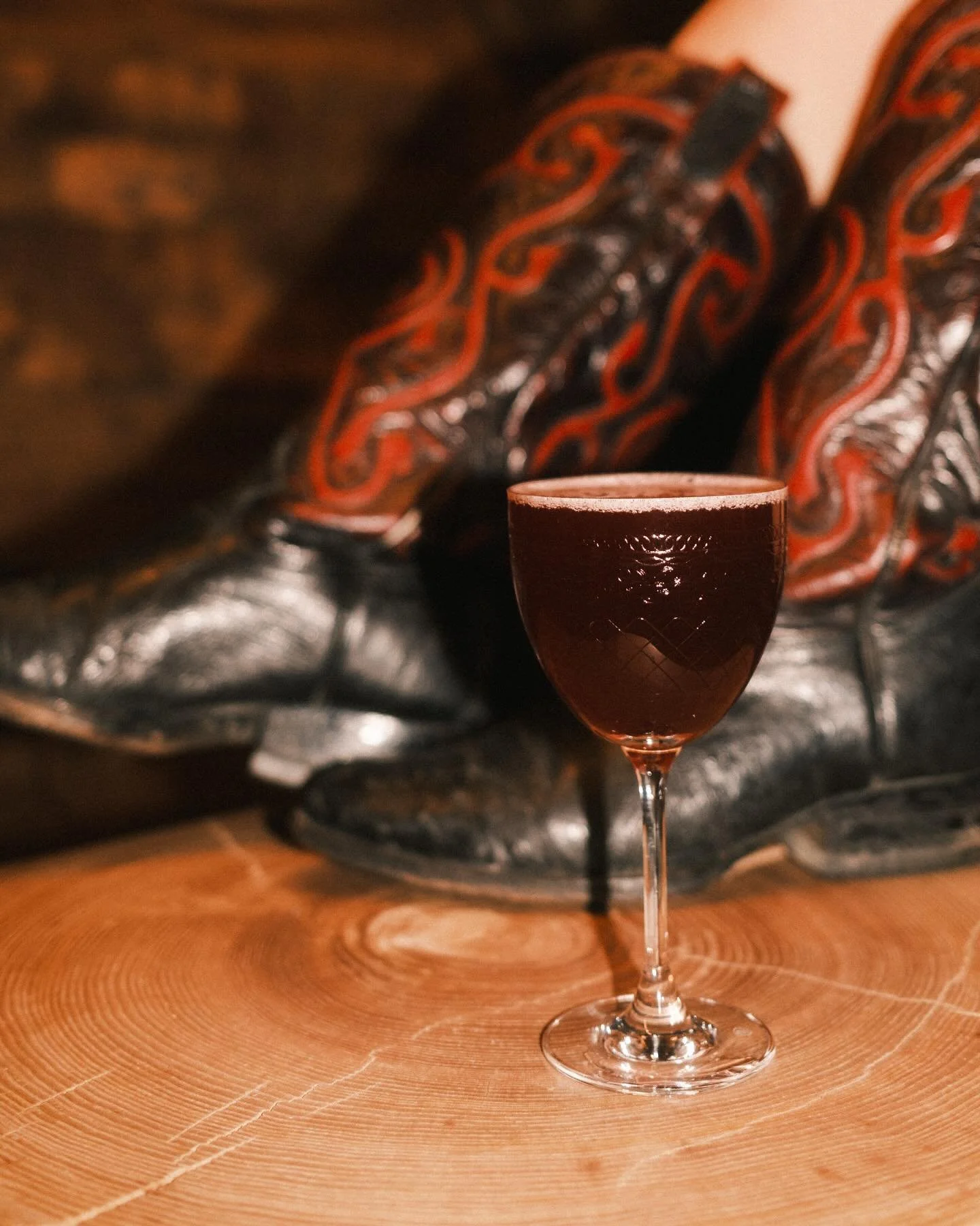 kick up your boots &amp; sip on a merry &amp; bright

ketel one, elderflower, marionberry, lemon, mint

doors open 4p + vinyl night 10p