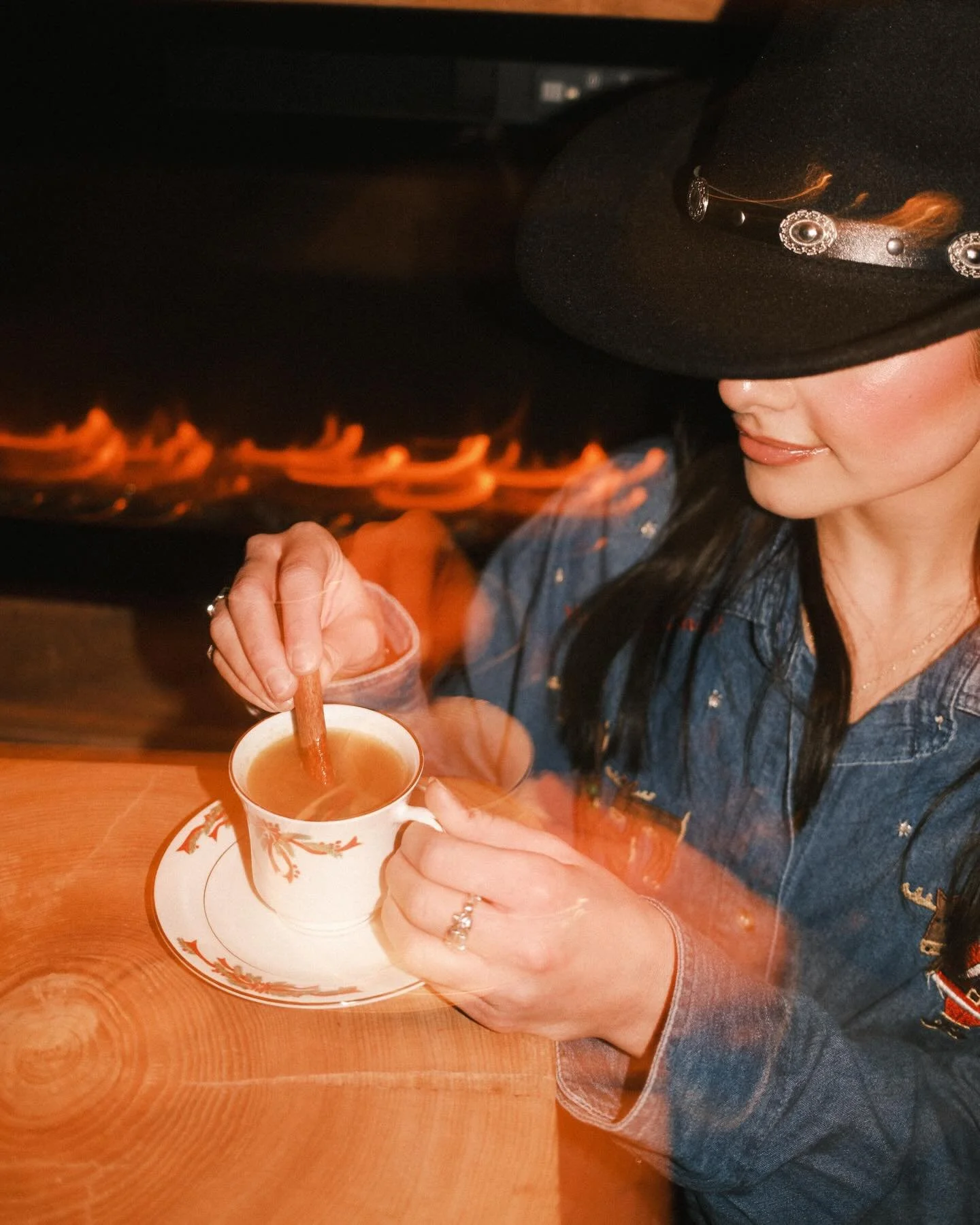 hearthside cider ☕️

applejack, apple cider, brown sugar, orange, cinnamon

doors open 4p + vinyl night 10p