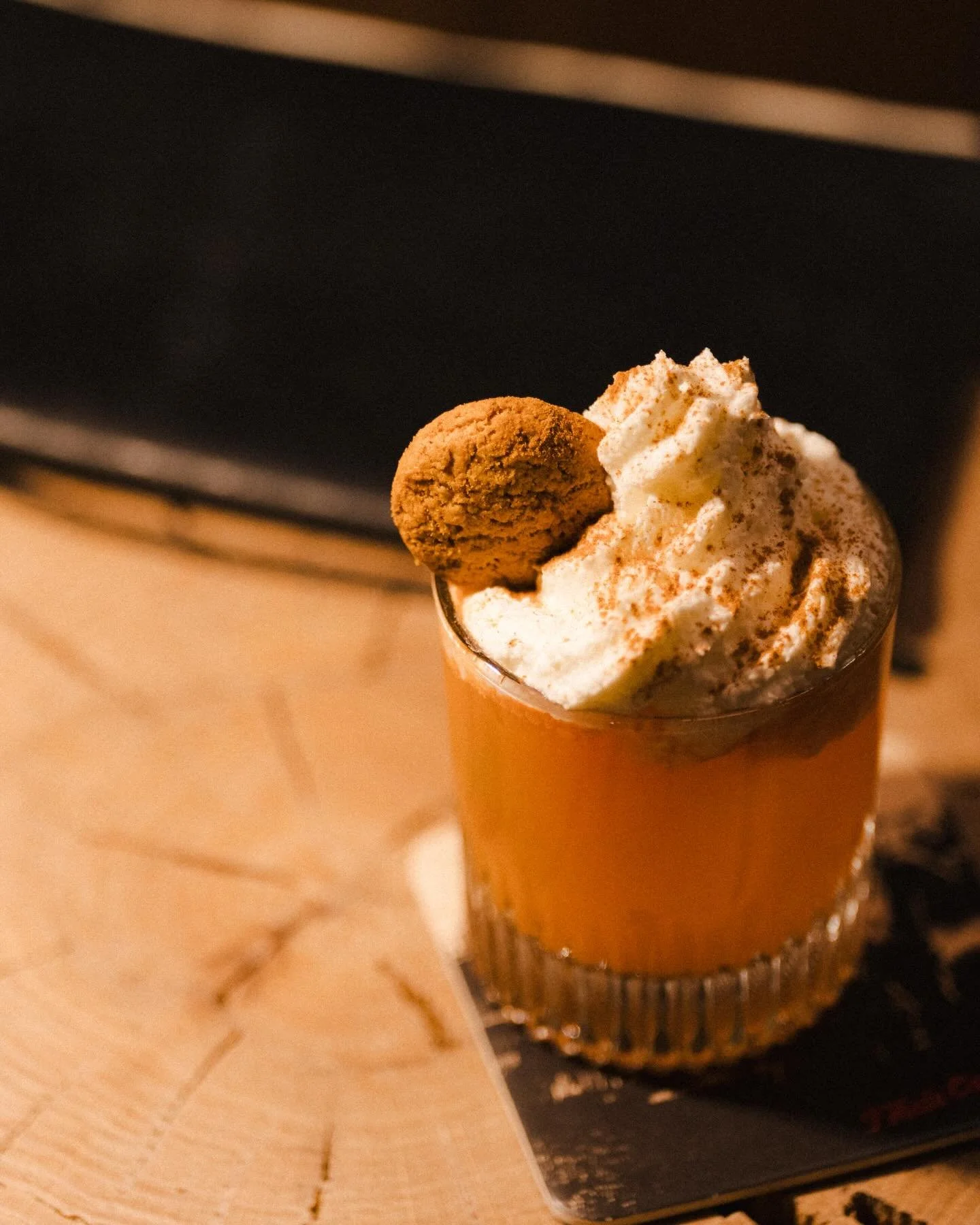 carrots &amp; cookies 🥕

brown butter rum, orange ginger honey, carrot, whipped cream cheese

doors open 6p + vinyl night 10p