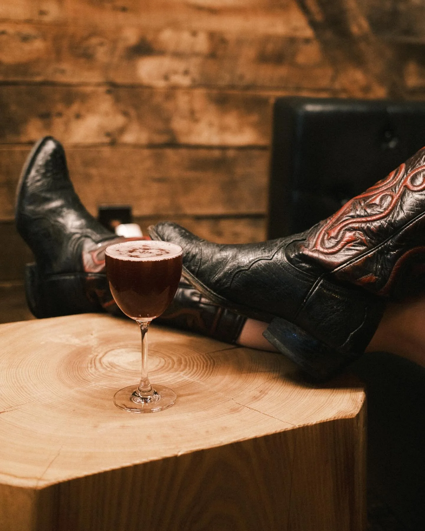 kick your boots up &amp; stay awhile

doors open at 7p + kitchen &lsquo;til 10p