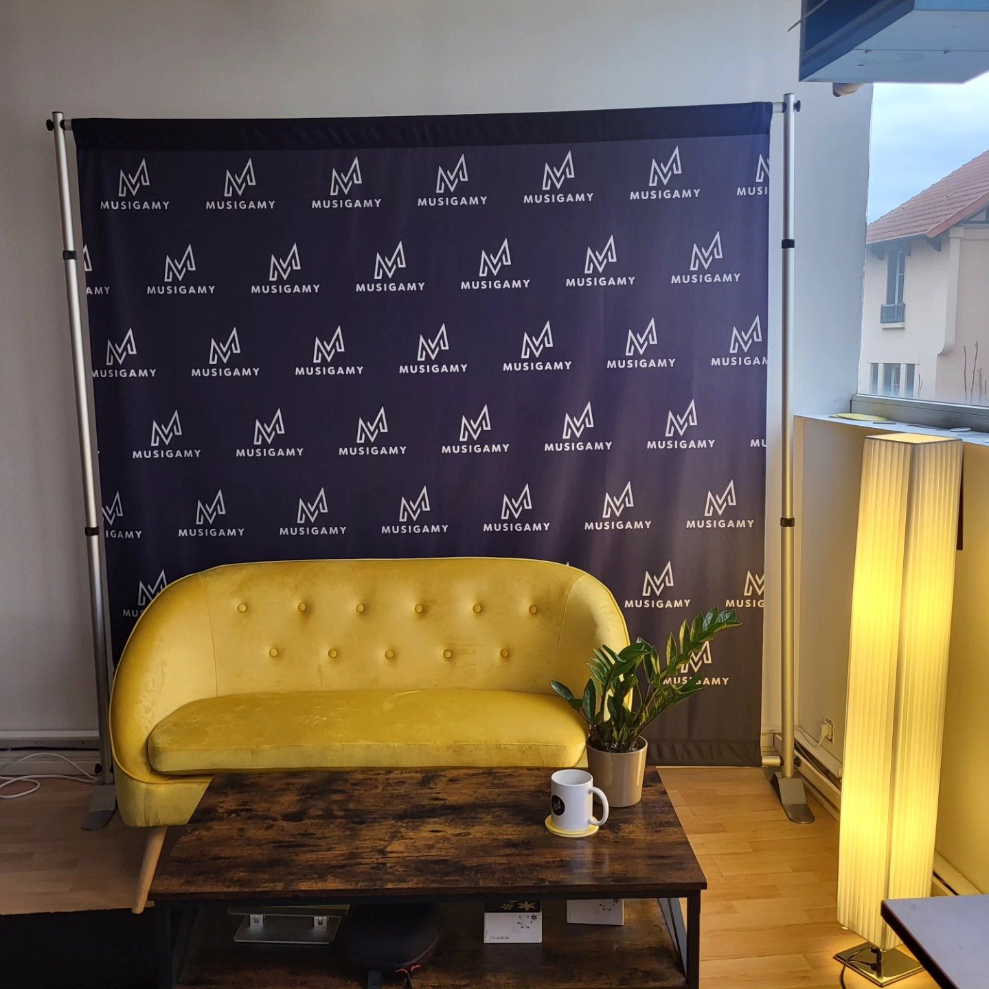 2025, A NEW HOME FOR US !  On ne vous l'avait peut-&ecirc;tre pas dit mais Musigamy poursuit sa mue ! Apr&egrave;s deux heureuses ann&eacute;es au Studio Ferber, aux c&ocirc;t&eacute;s notamment de nos amis de Zamora Productions et Publishing, nous v