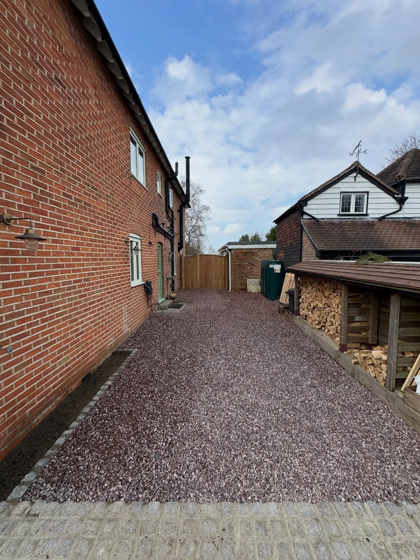 practical upgrade with a clean finish 🚗

The original driveway here in Sevenoaks was difficult underfoot and constantly spilling gravel into the road. We stripped it back, re-levelled the area, and installed a new granite set entrance to properly fr