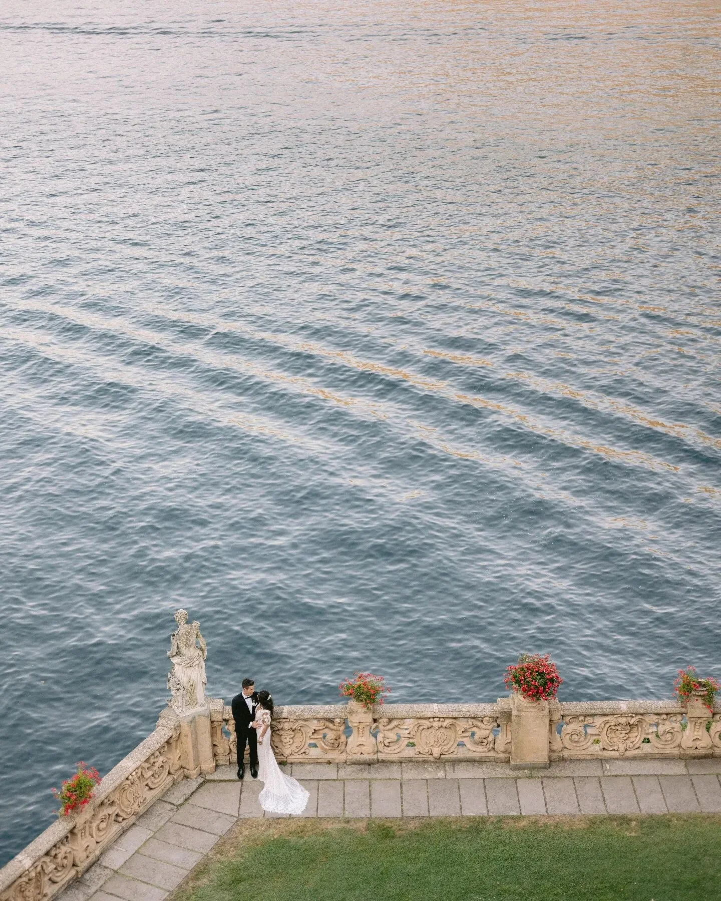 My favourite view of @villadelbalbianello ✨