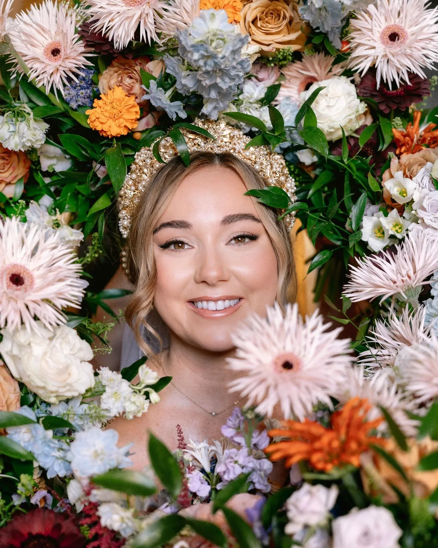Each petal is a story told among friends 🌸