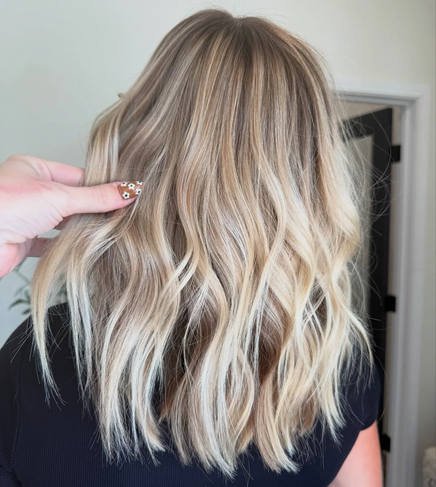 Who doesn&rsquo;t love a good, fall blonde? 

#hairstylist #edwardsvillehairstylist #troyil #ofallonil #edwardsvillesalon #ksgartistry #stlhair