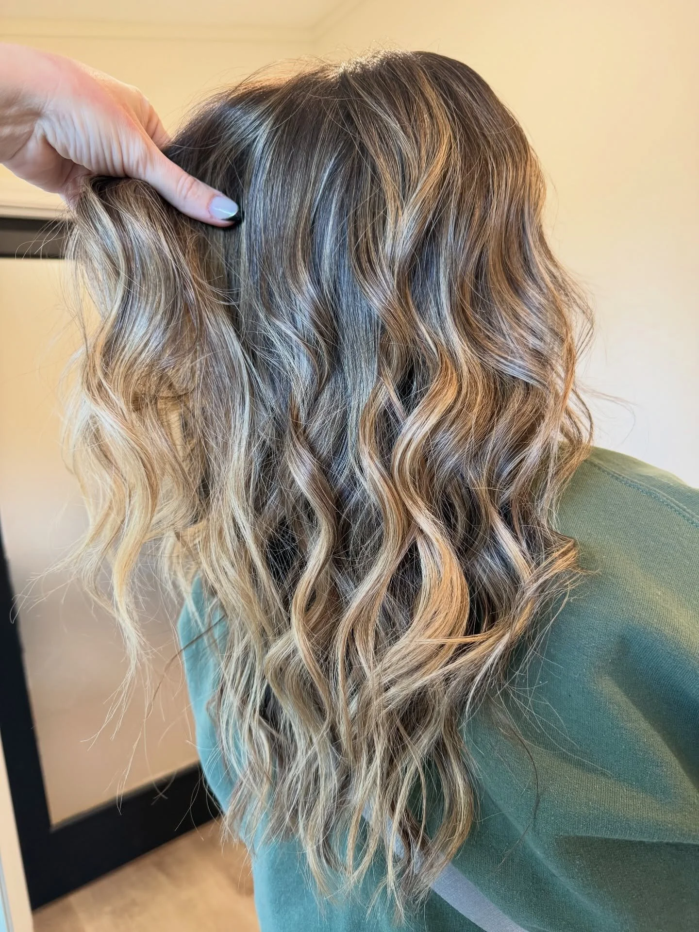Dimensional color will always have my heart. 

#ksgartistry #edwardsvillehair #edwardsvillehairstylist #stlhair #dimensionalcolor