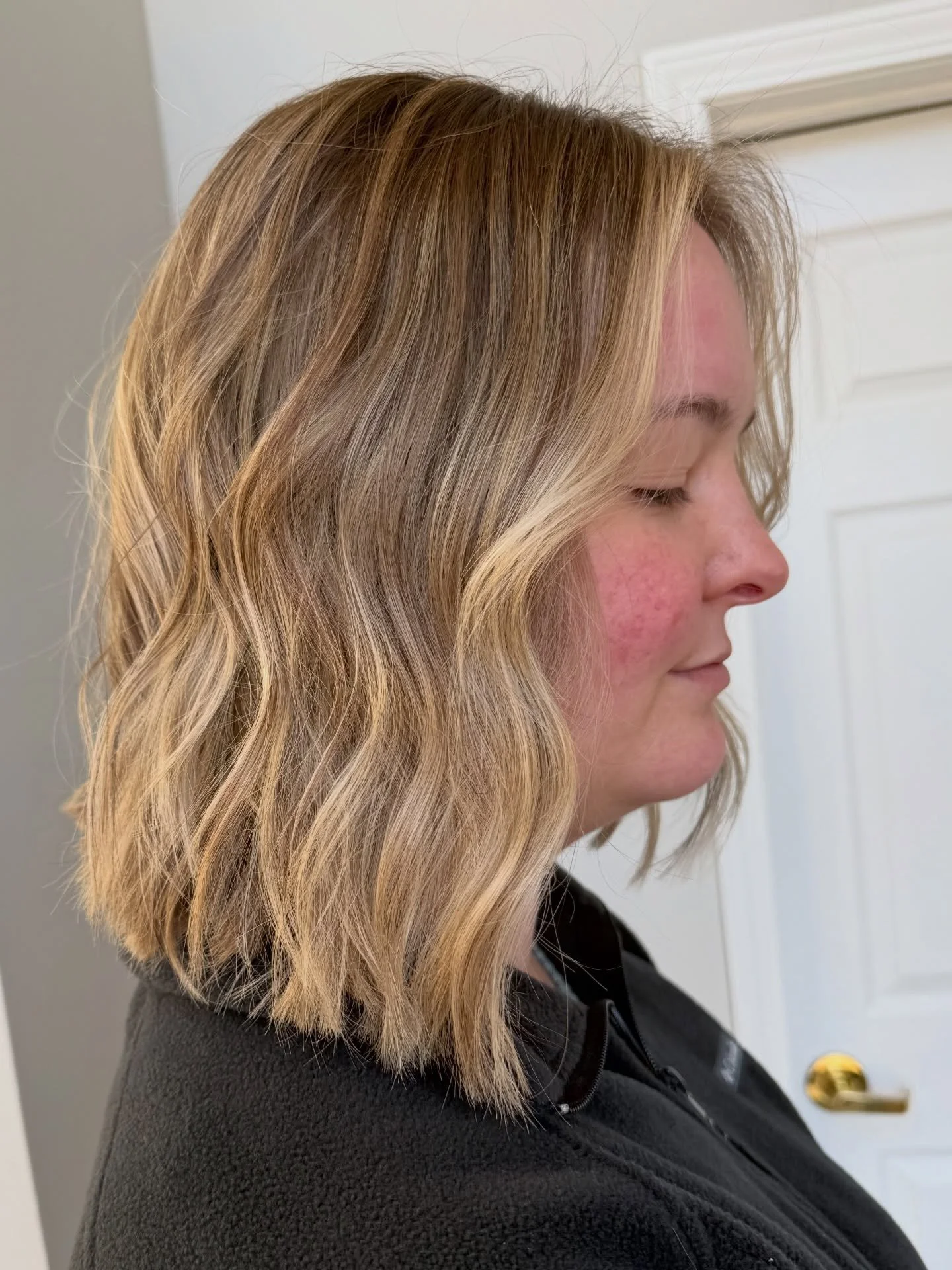 I&rsquo;m thinking I should purchase a backdrop for the new salon 🤔

The bathroom &amp; non-smoking signs aren&rsquo;t doing it for me aesthetically 🤣 

But can you believe just 9 months ago Olivia had the longest hair?! Look how good she looks wit