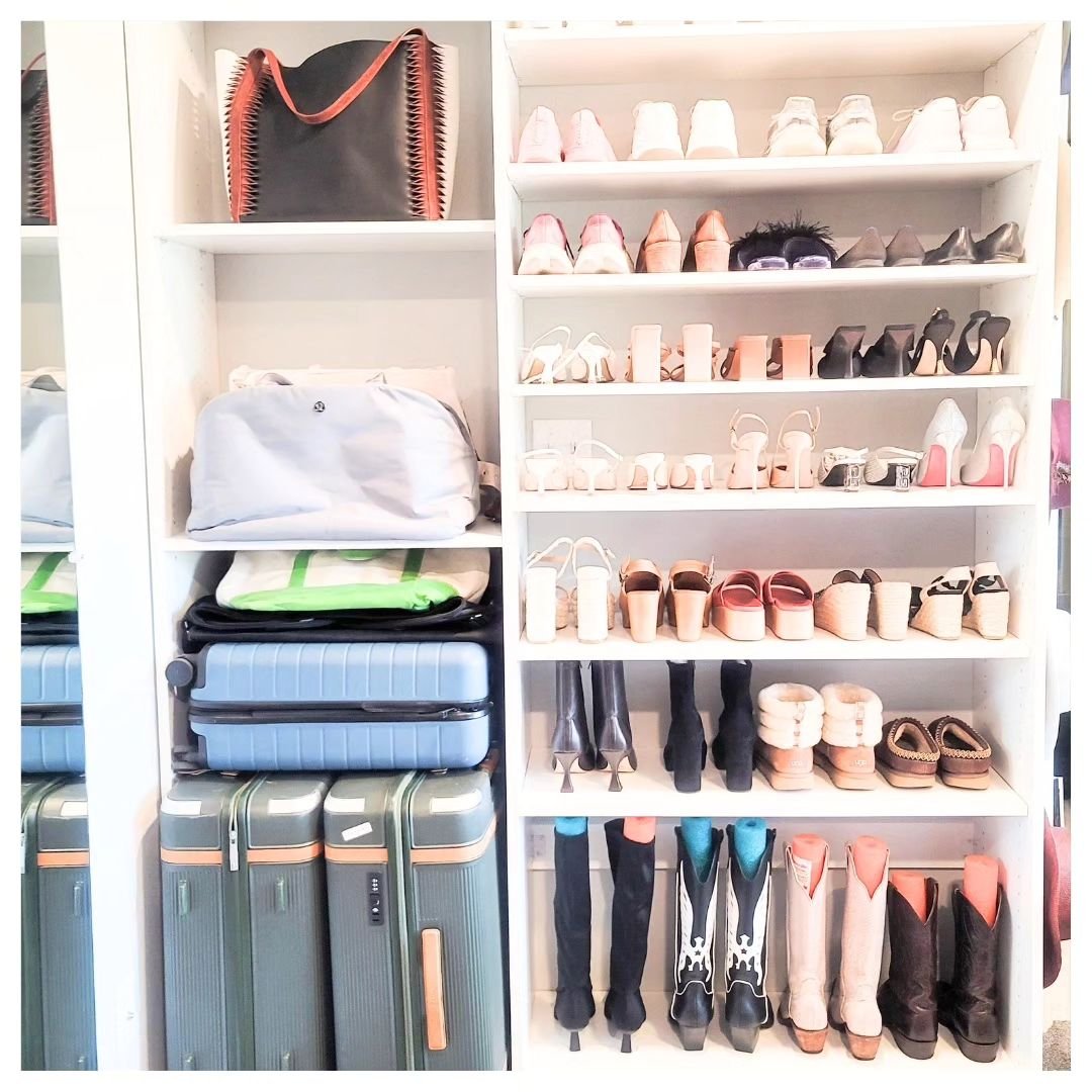 🤩🤩🤩

We love creating systems for our clients! A big part of that is keeping items categorized. ✨️

We have a place for ALL the bags and ALL the shoes! ✨️

#tidyingup #closetedit #customstoragesolutions #closetorganization #closetmakeover #closeti