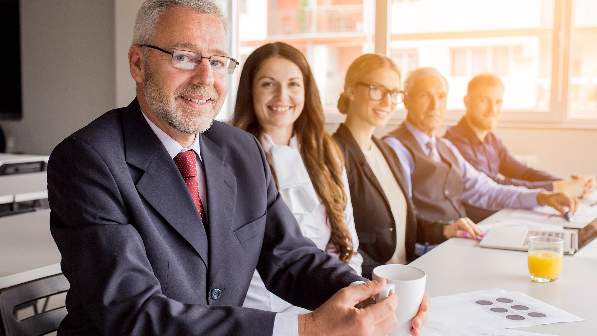 how-to-hire-senior-leaders-in-tight-market