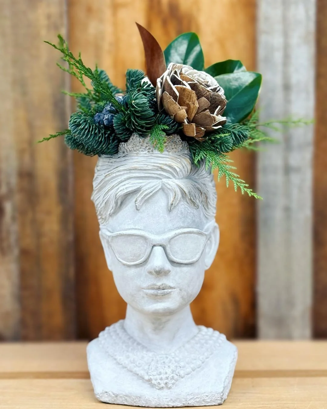 She likes the snow ❄️ because it SHINES like DIAMONDS 💎. Seasonal tabletop arrangements NOW 30 % OFF

#tropicalplants #plantsofinstagram #plants #plantsmakepeoplehappy #houseplants #urbanjungle