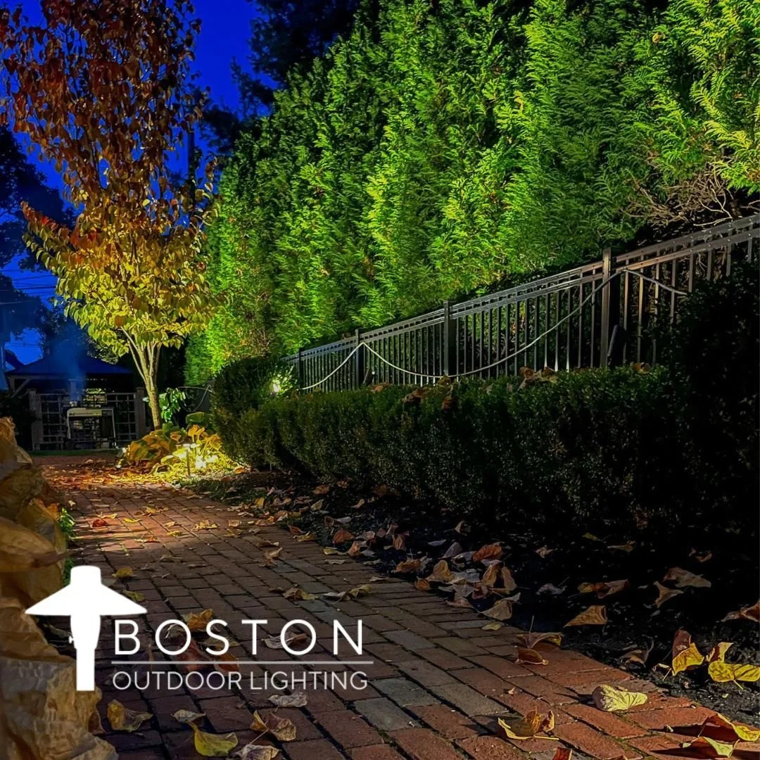 The days are getting shorter, but you don't have to come home to darkness! #landscapelighting #outdoorlighting #landscapelightingdesign #falllighting #outdoorlightingdesign