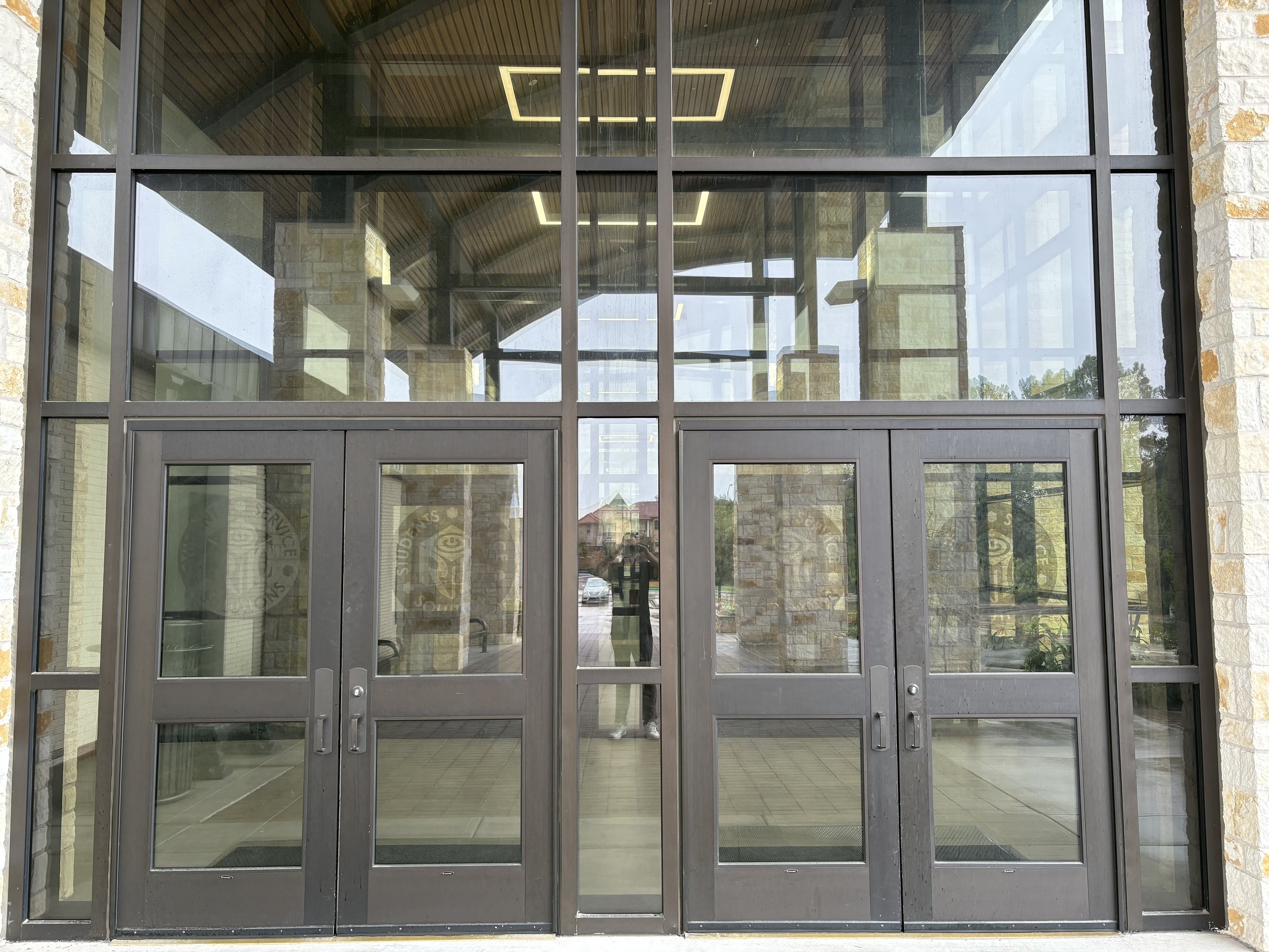 Where Should Ballistic Glass Be Used? A Guide for Commercial and Institutional Buildings