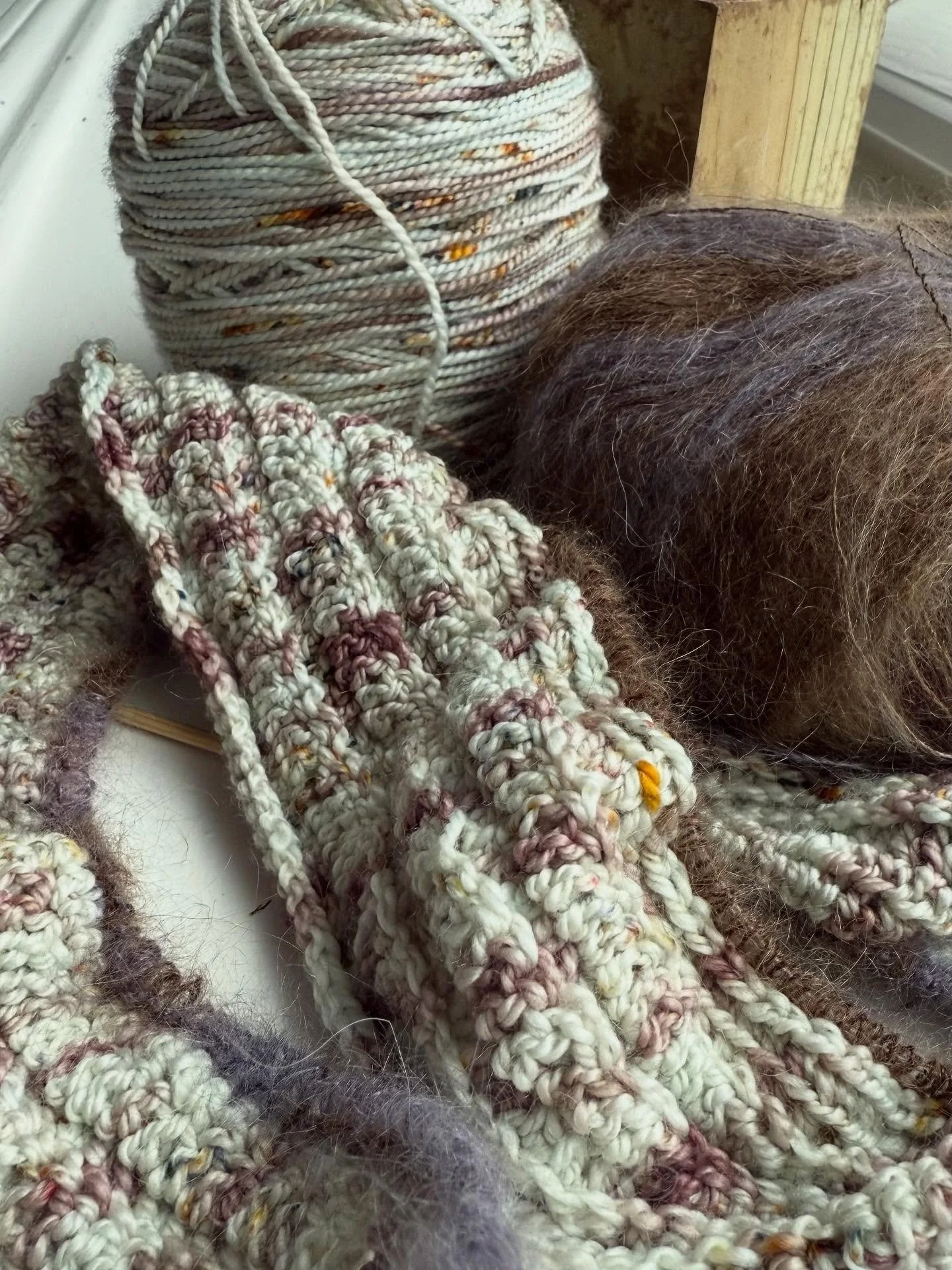 Taking a day off to make Mdays scarf by Crochet Objet. Such a lovely project that combines crochet and a knit ruffle.#Mdaysscarf #crochetobjet