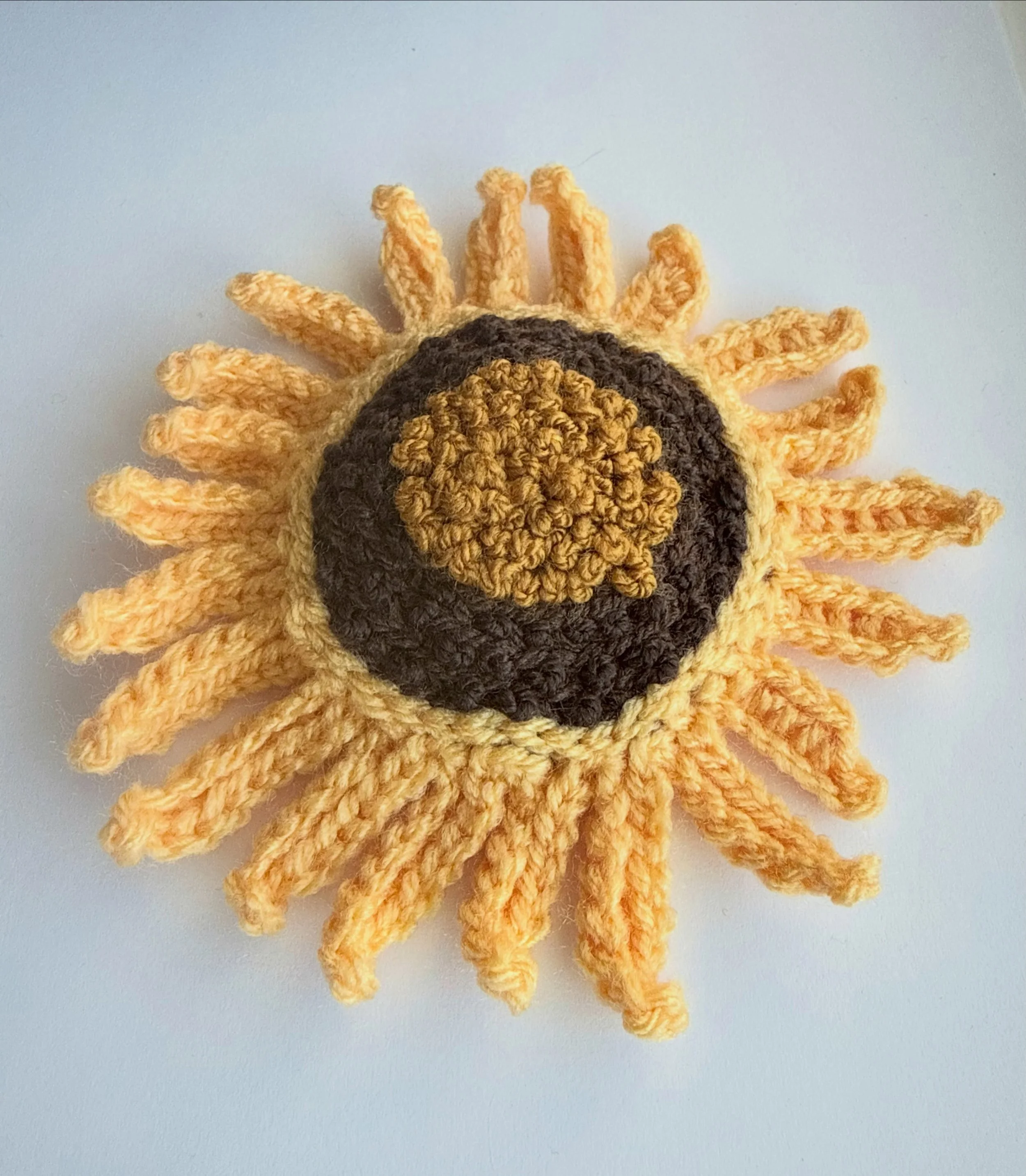 I made this while watching Ted Lasso and somehow the petals got longer then shorter. 🤔 I Almost tore it out&hellip;but stopped because I like the perspective it gives the sunflower. When I learned tole painting, this is how I learned to paint daisie