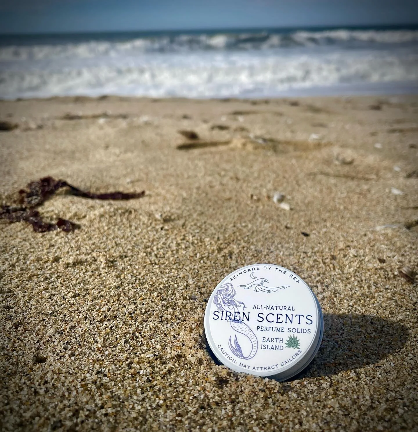 Siren Scents Perfume Solids are best worn at the beach, where you can smell delicious while nourishing your skin after sun or swim! 
🧜&zwj;♀️🏝️💕