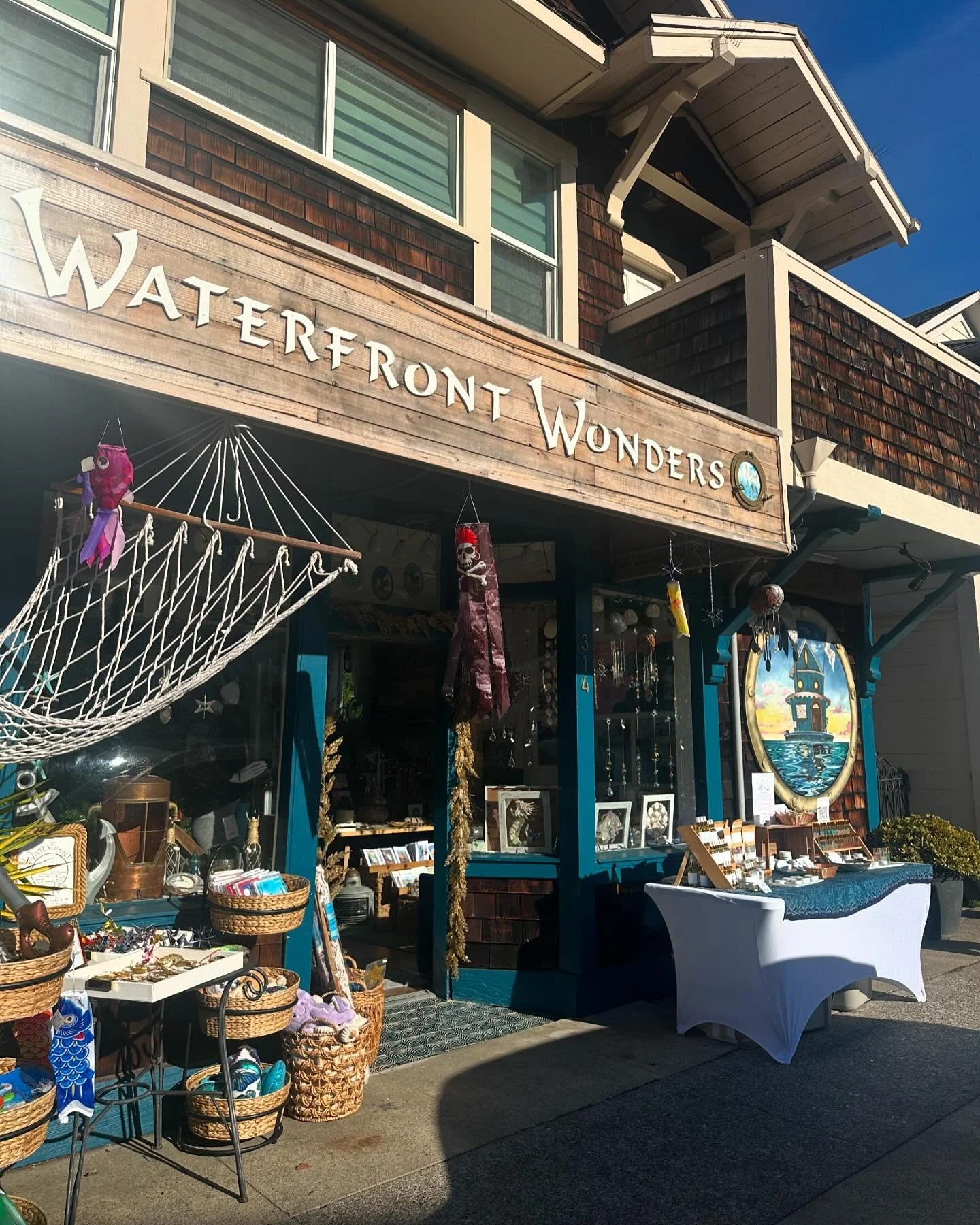 Pop up all day today at @waterfrontwonders in Sausalito and we have mimosas! What could be better than that?! Come join us and shop local this holiday season! 

Waterfront Wonders, 314 Caledonia Street, Sausalito

#holidaypopup #sausalito #holidaydea