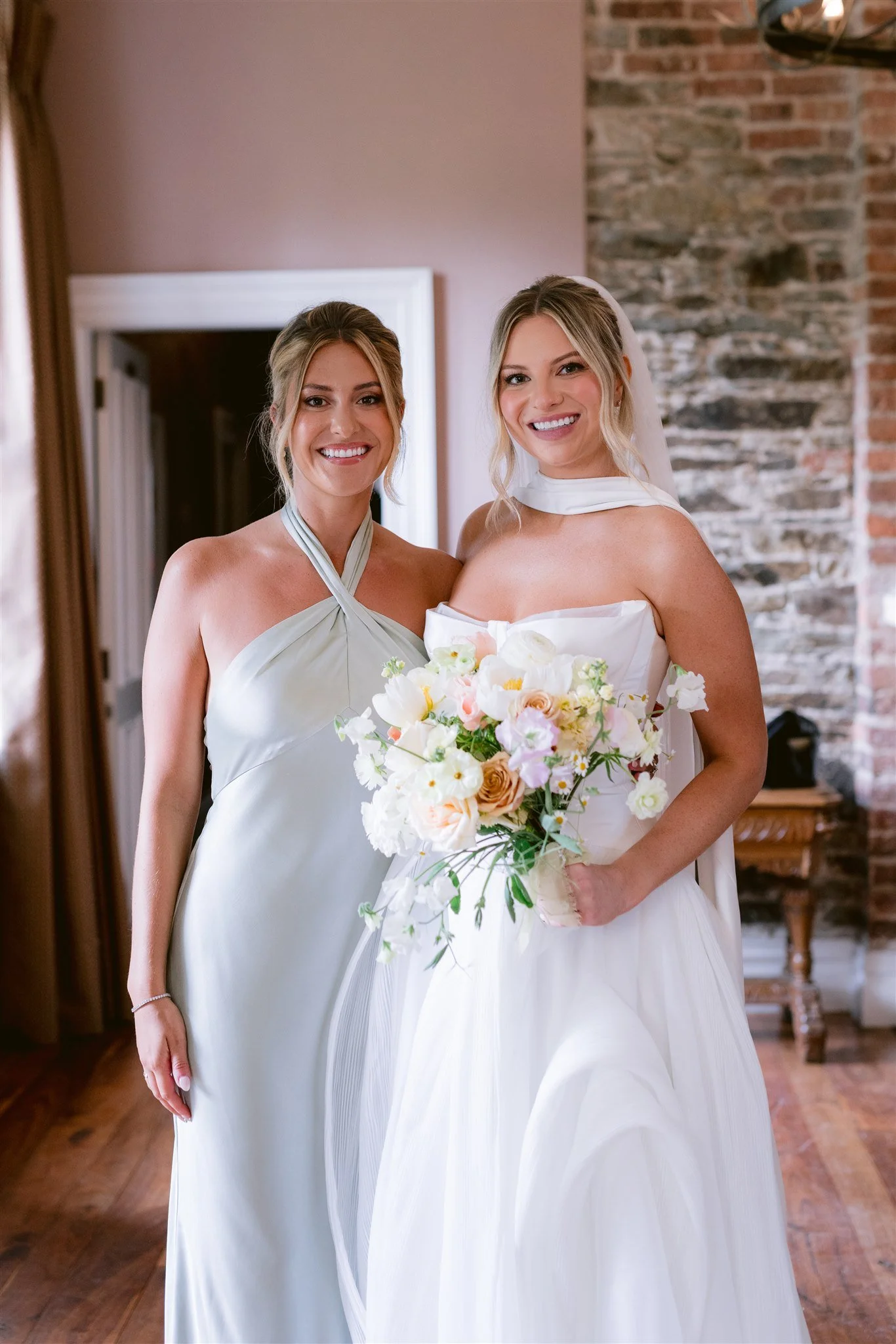 Makeup by Lisa Redmond
Hair by Claire Barry
Image Credit: Ode and Arthur