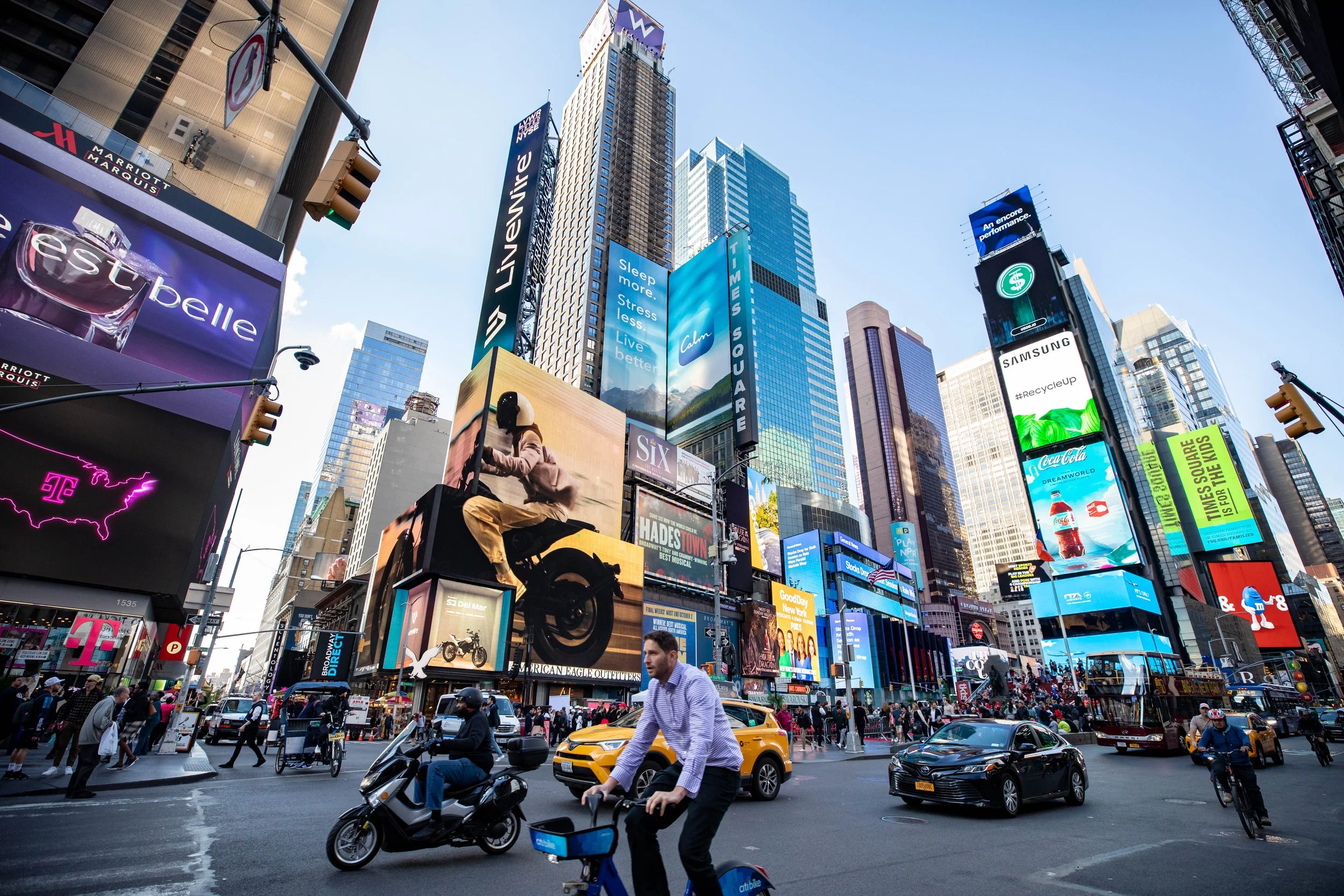 HR-LVWR-Times Square-Photo-20220927-Press-4.jpg