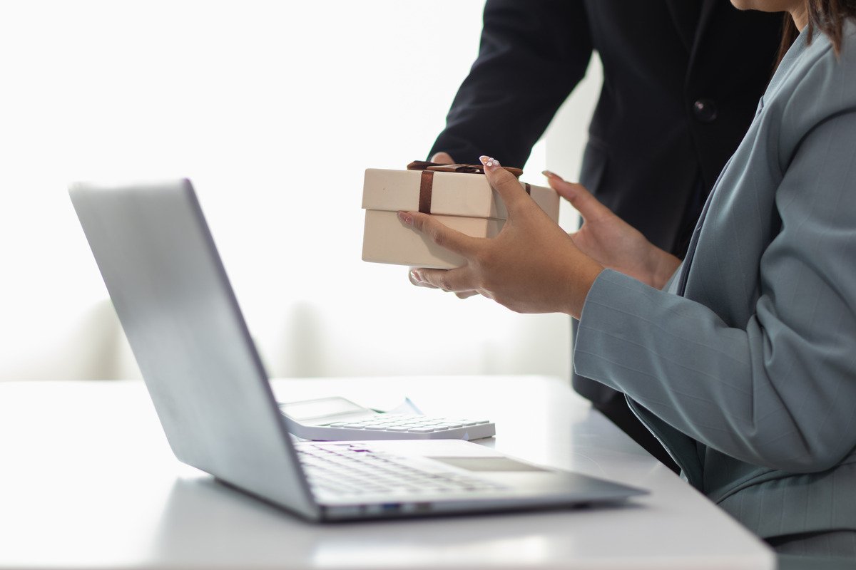 Employee Incentive Gifts: Creating Value Through Custom Rewards