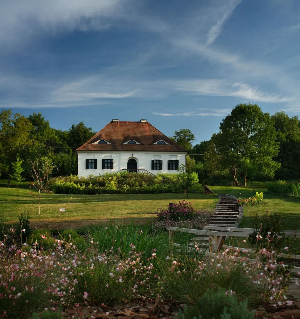 CaretakersHouse.jpg (Copy)