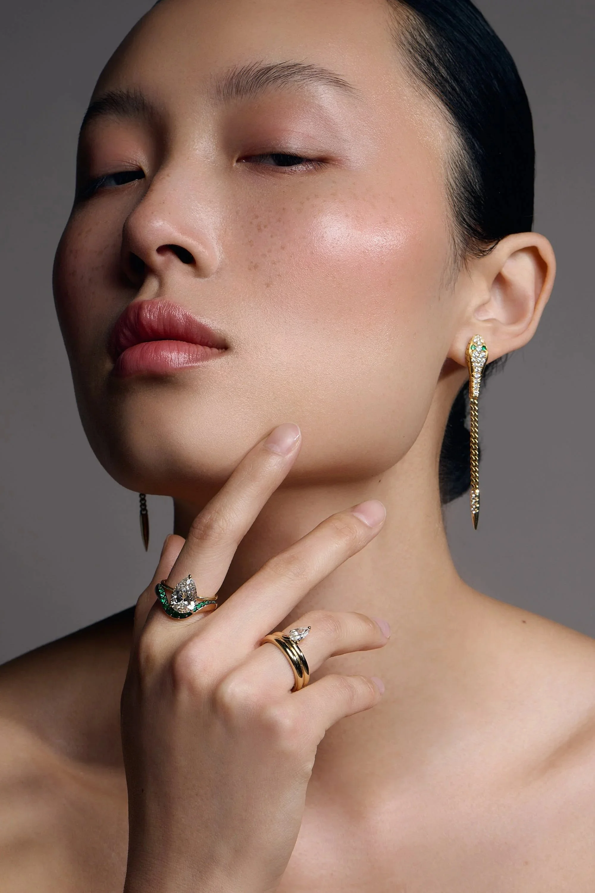 Editorial makeup look by Anna Nenoiu, The Beauty Confidante — The Minimalist