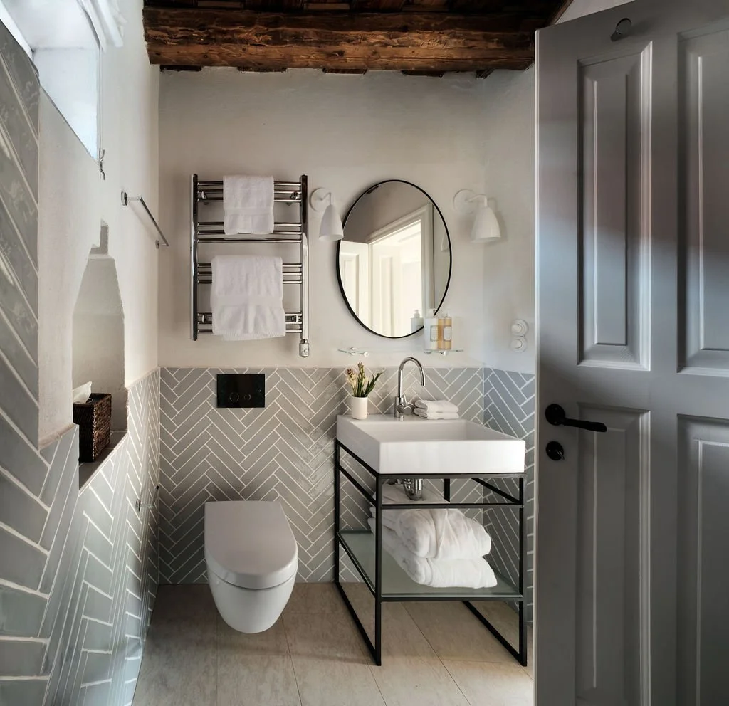 BathroomDepnerHouse.jpg (Copy)