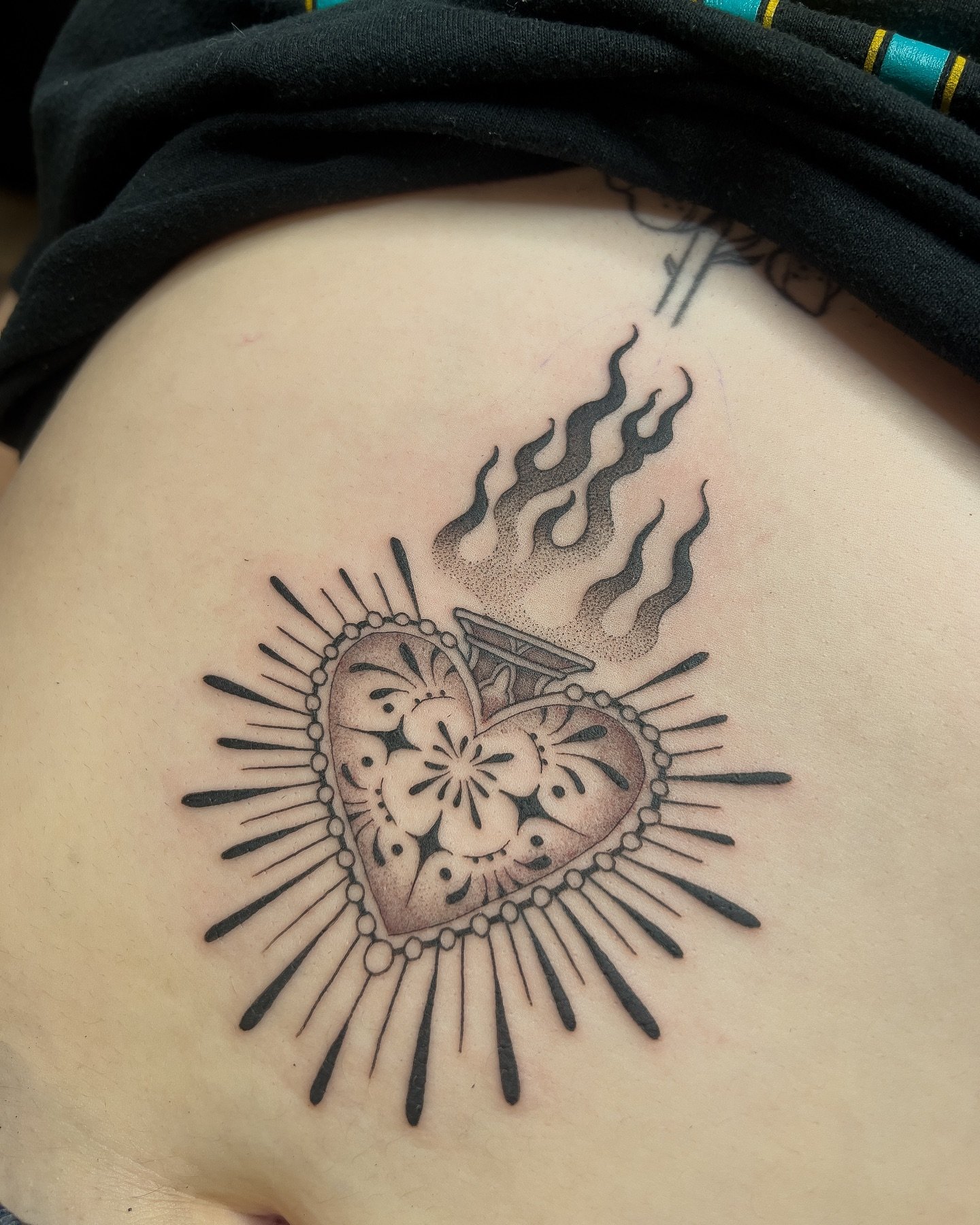 Thanks for getting this sacred heart from my flash Ellen! I love this placement ❤️&zwj;🔥❤️&zwj;🔥
.
All available flash can be booked via the link in my bio, there&rsquo;s loads of repeatable designs and one-off pieces to choose from ✨