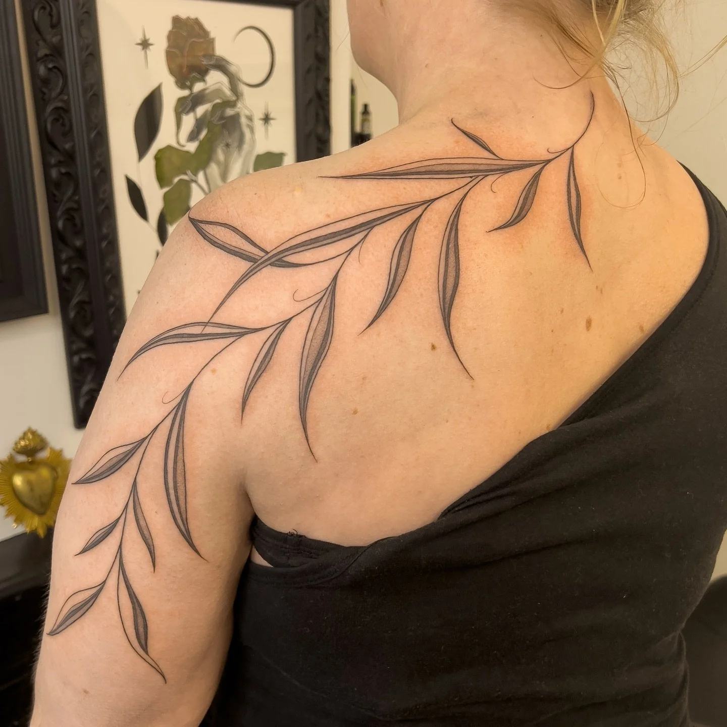 a few freehand leafy and florals done recently 🌿 thank you all for trusting my scribbles 💖
.
done using 
@ghosttattooco 
@bishoprotary 
@starrtattoosupplies 
@butterluxe_uk