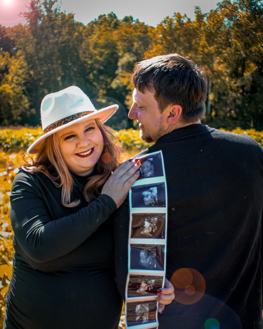 This past weekend, I traveled to St. Louis, Missouri to capture some close friends in their maternity journey! 

I had so much fun capturing their joy as they await their little pumpkin! 

We all can't wait to meet you baby Carson &lt;3

@morettireno
