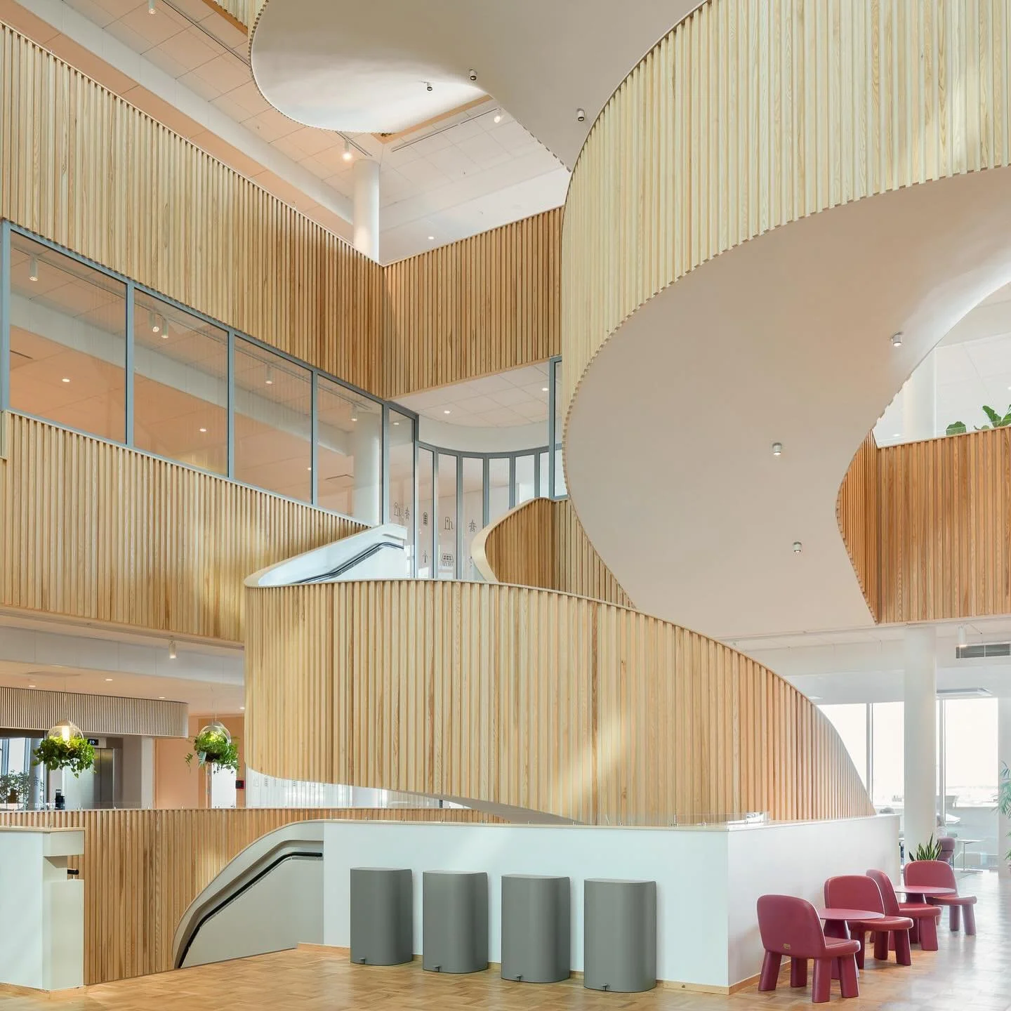 ✨ A beautiful environment deserves solutions that don&rsquo;t compromise. Mizetto&rsquo;s Pelican waste stream system pairs Scandinavian design with everyday functionality &mdash; all in a refined standard color palette (kept in stock here in the US 