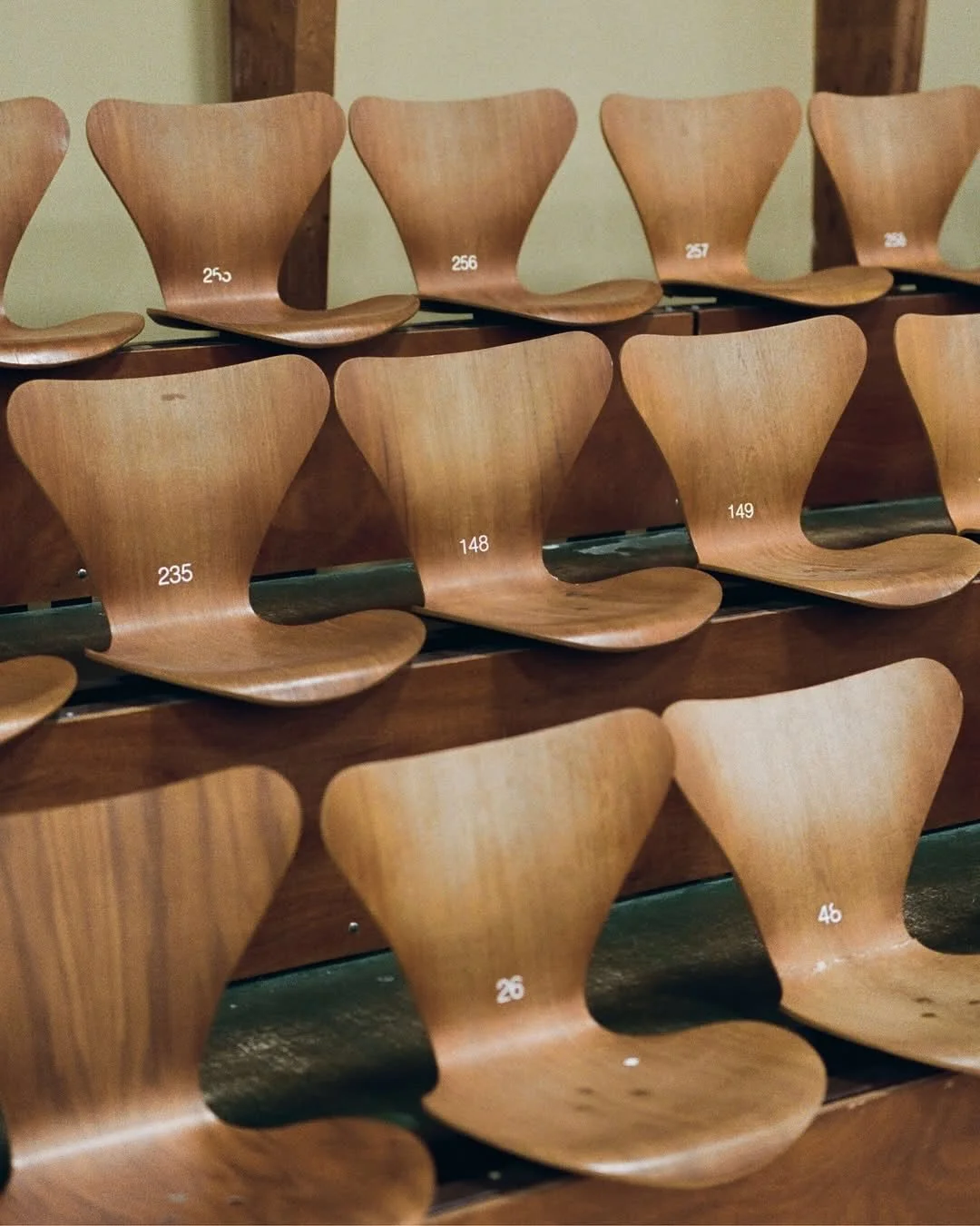 At Liller&oslash;d Badminton Hall in the town of Aller&oslash;d &mdash; home of Fritz Hansen for more than a century &mdash; 232 Series 7&trade; chairs have lined the spectator stands since 1973. Many of those originals remain in use today.⁠
⁠
This i
